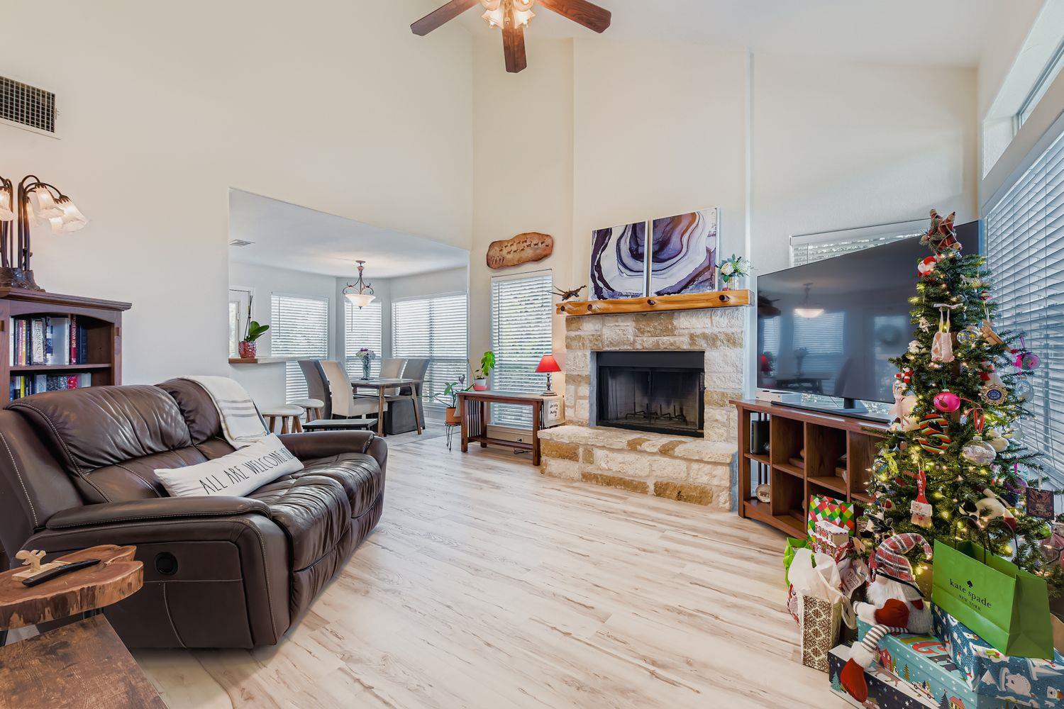 10815 Glen View Cir, Dripping Springs, TX 78620