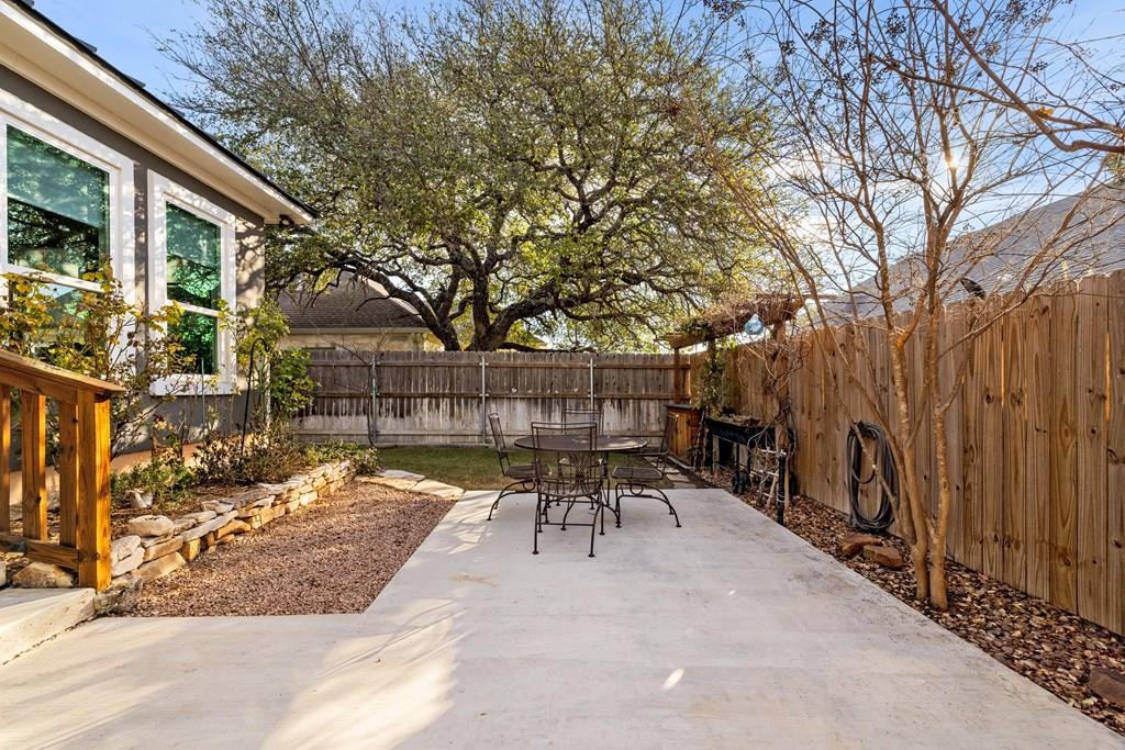 711 Chinkapin Dr, Fredericksburg, TX 78624