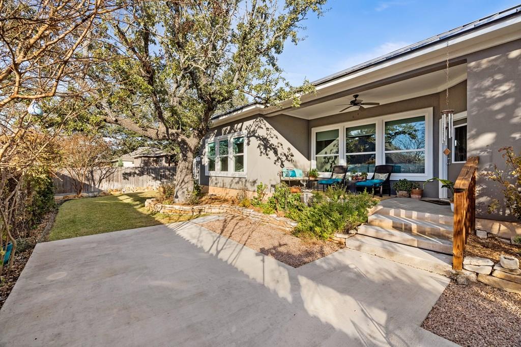 711 Chinkapin Dr, Fredericksburg, TX 78624