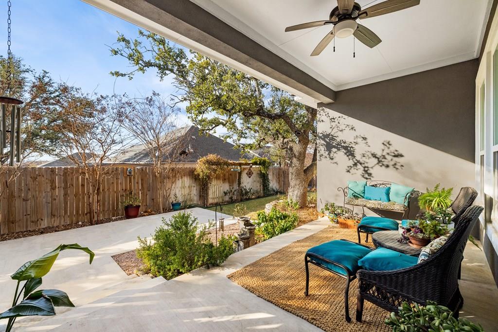 711 Chinkapin Dr, Fredericksburg, TX 78624