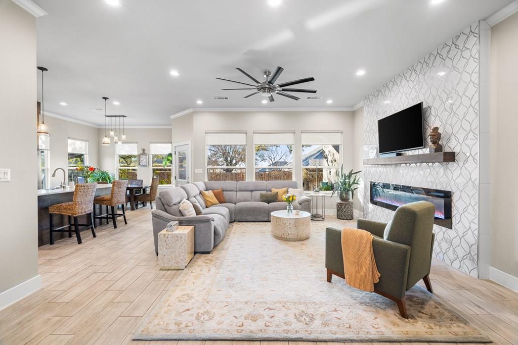 711 Chinkapin Dr, Fredericksburg, TX 78624