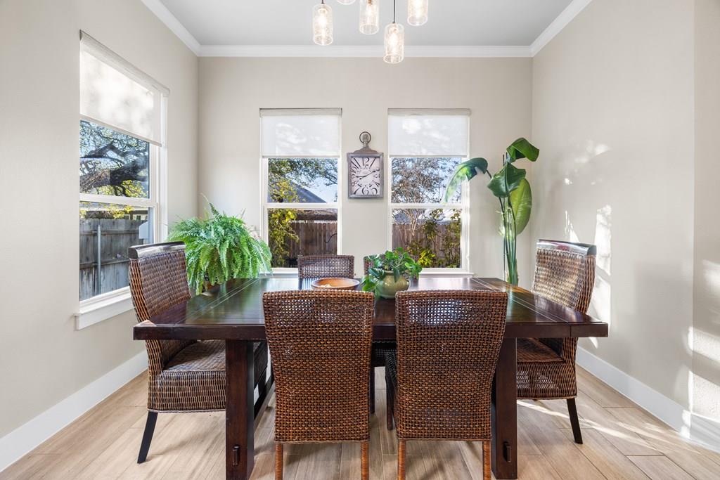 711 Chinkapin Dr, Fredericksburg, TX 78624