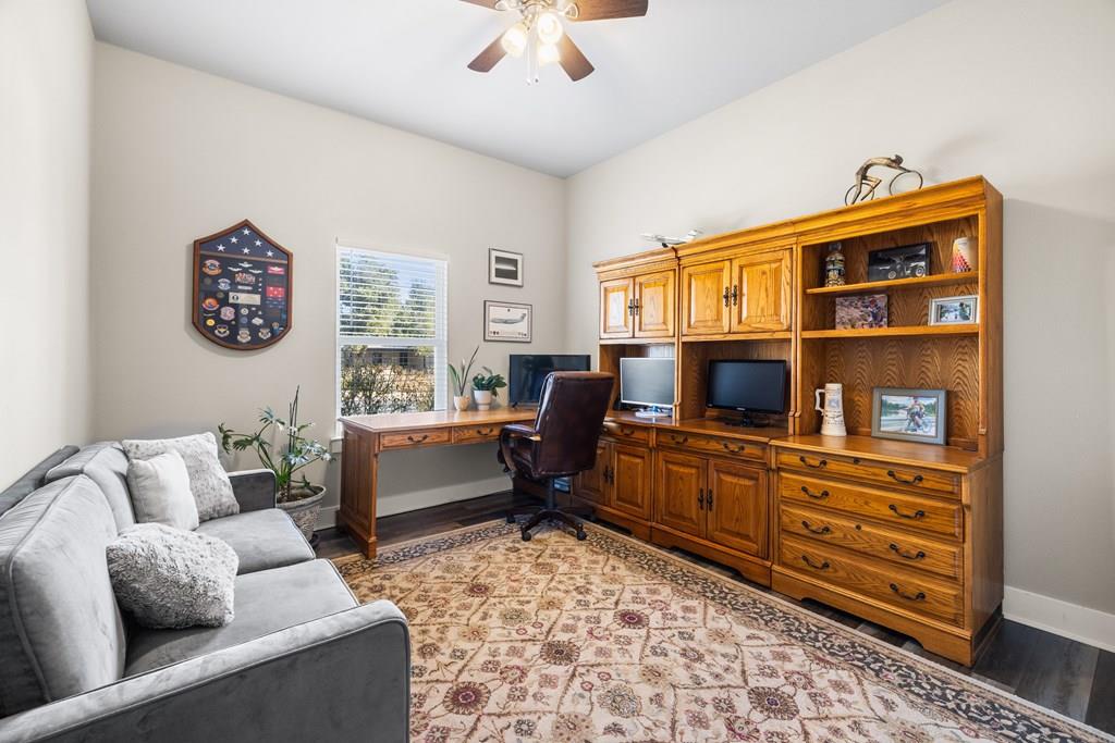 711 Chinkapin Dr, Fredericksburg, TX 78624