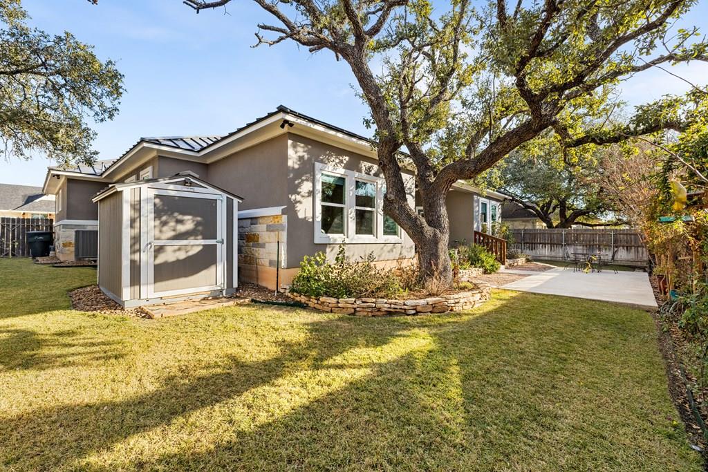 711 Chinkapin Dr, Fredericksburg, TX 78624