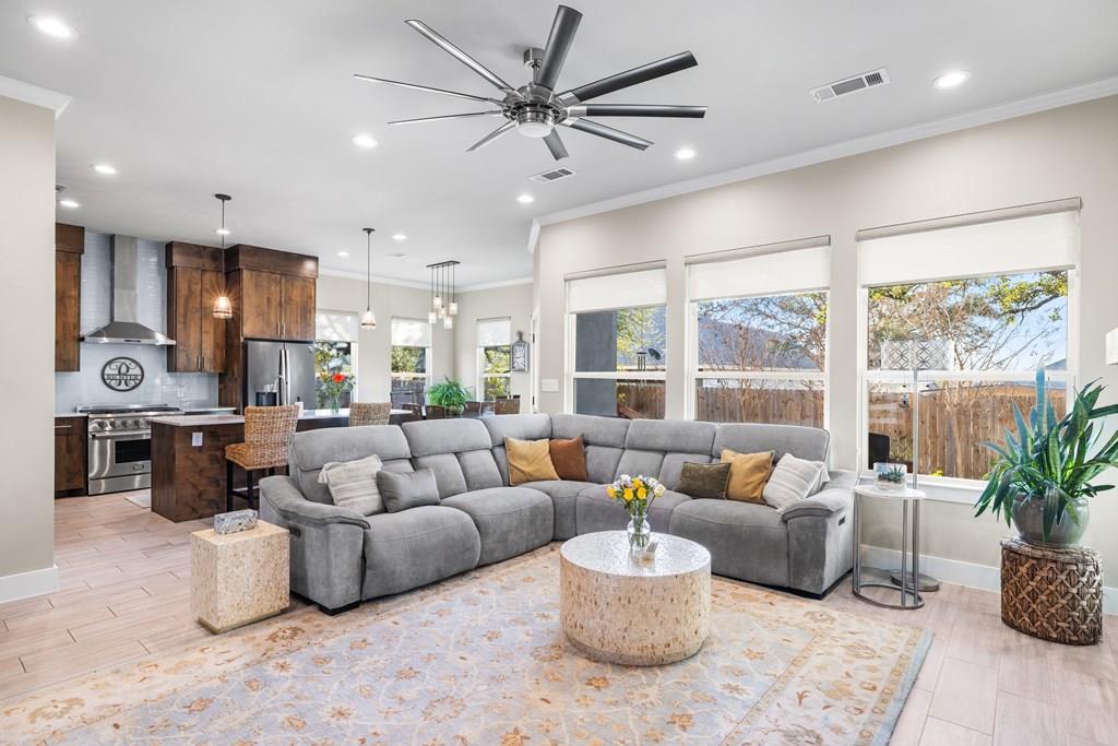 711 Chinkapin Dr, Fredericksburg, TX 78624