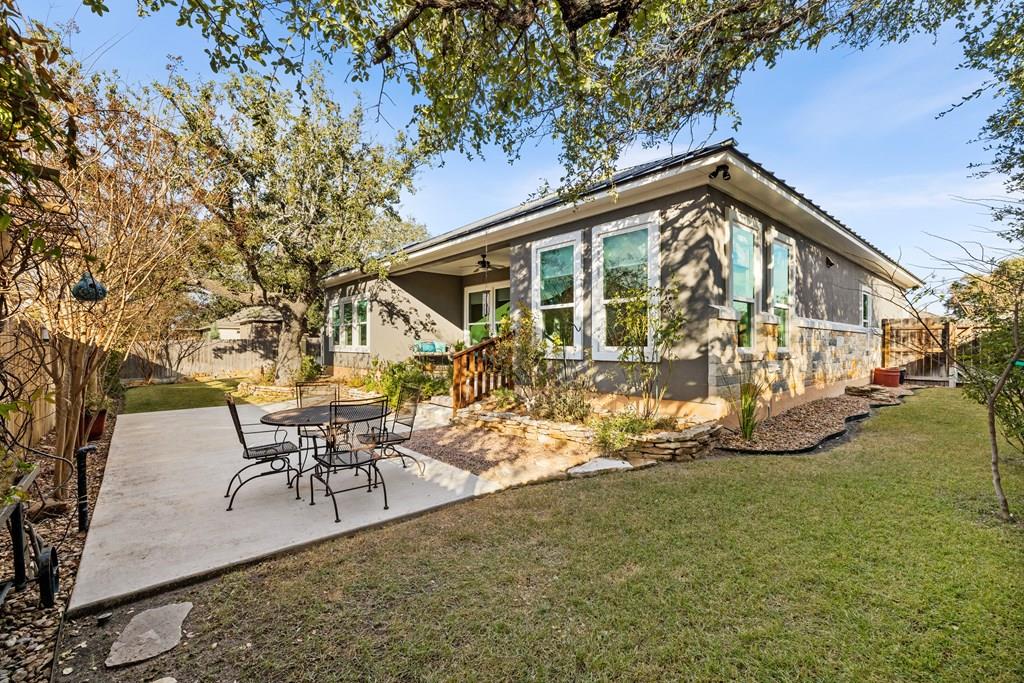 711 Chinkapin Dr, Fredericksburg, TX 78624