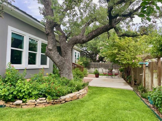 711 Chinkapin Dr, Fredericksburg, TX 78624