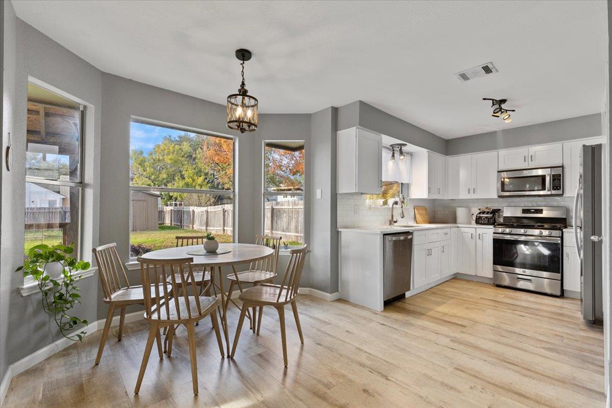 1417 Deer Ledge Trl, Cedar Park, TX 78613