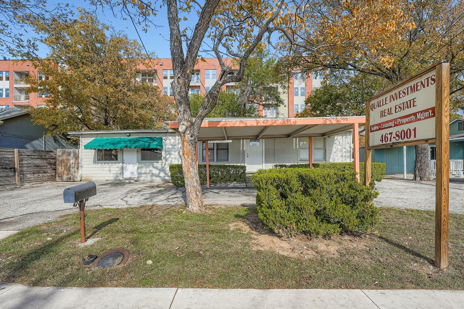 702 W St John's Ave # B, Austin, TX 78752