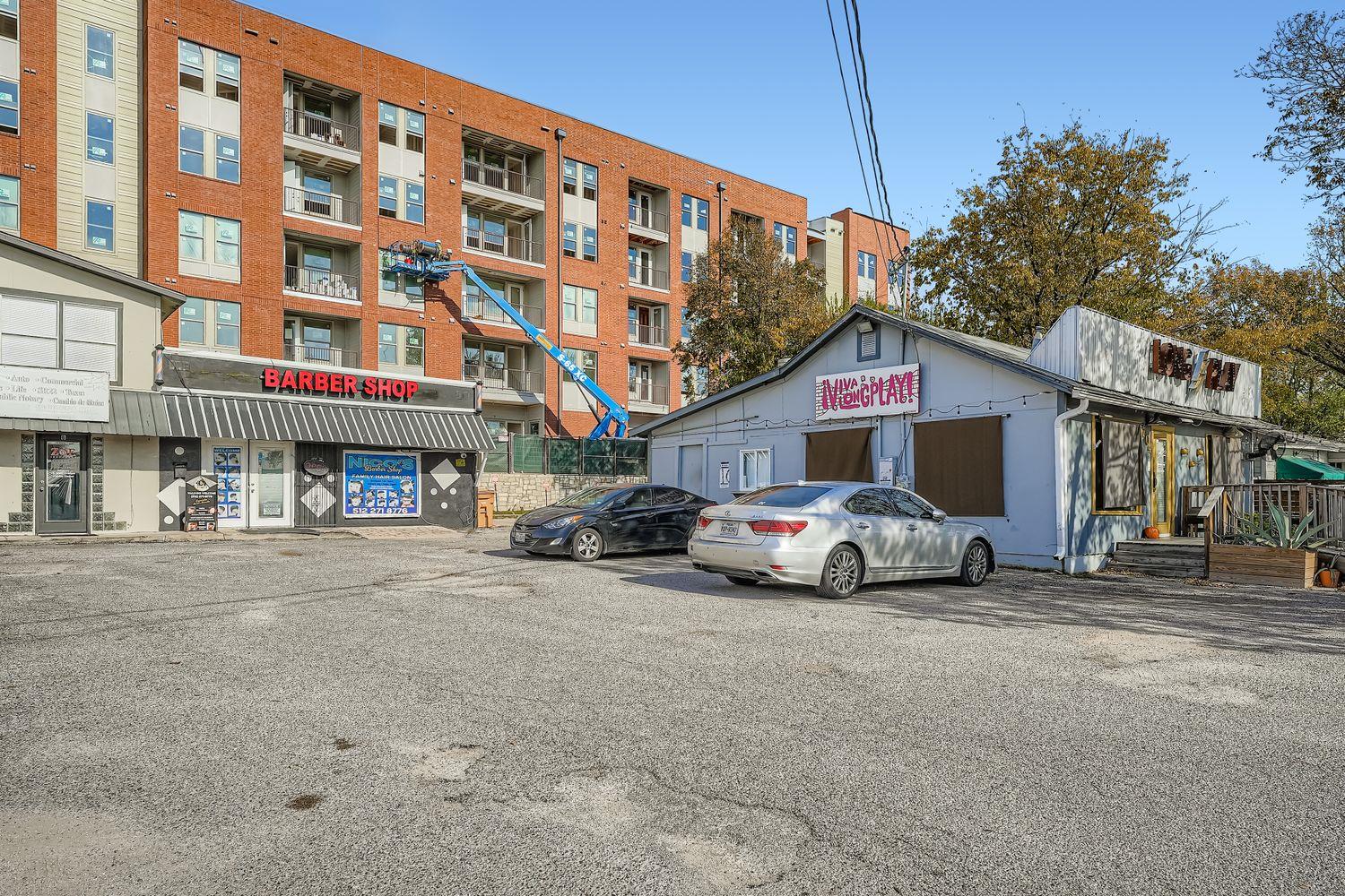 702 W St John's Ave # B, Austin, TX 78752