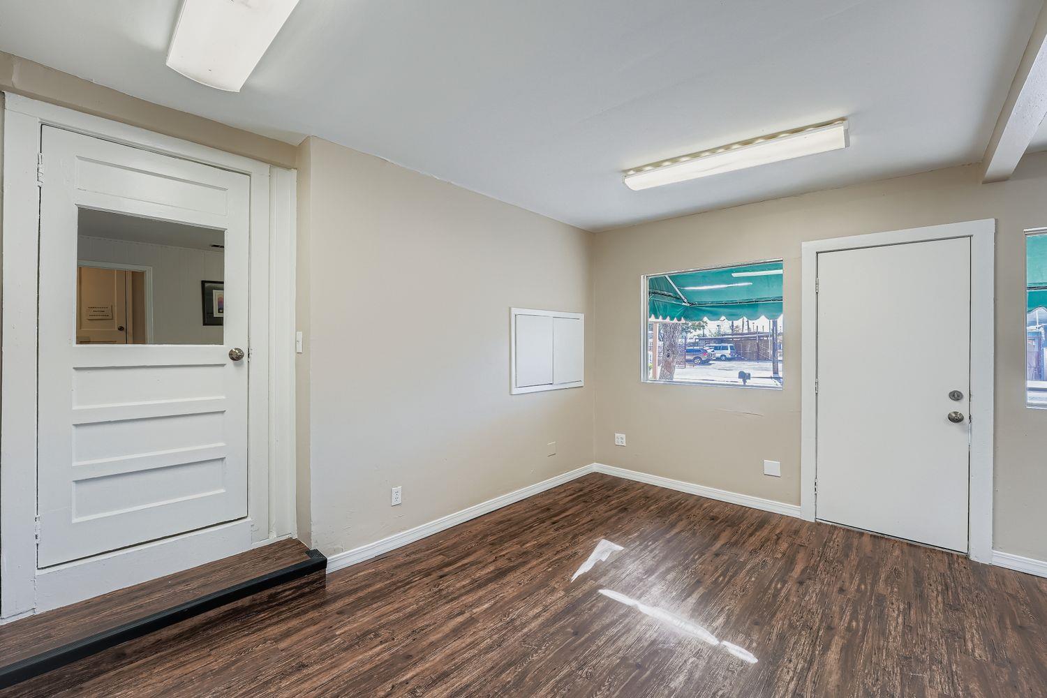 702 W St John's Ave # B, Austin, TX 78752