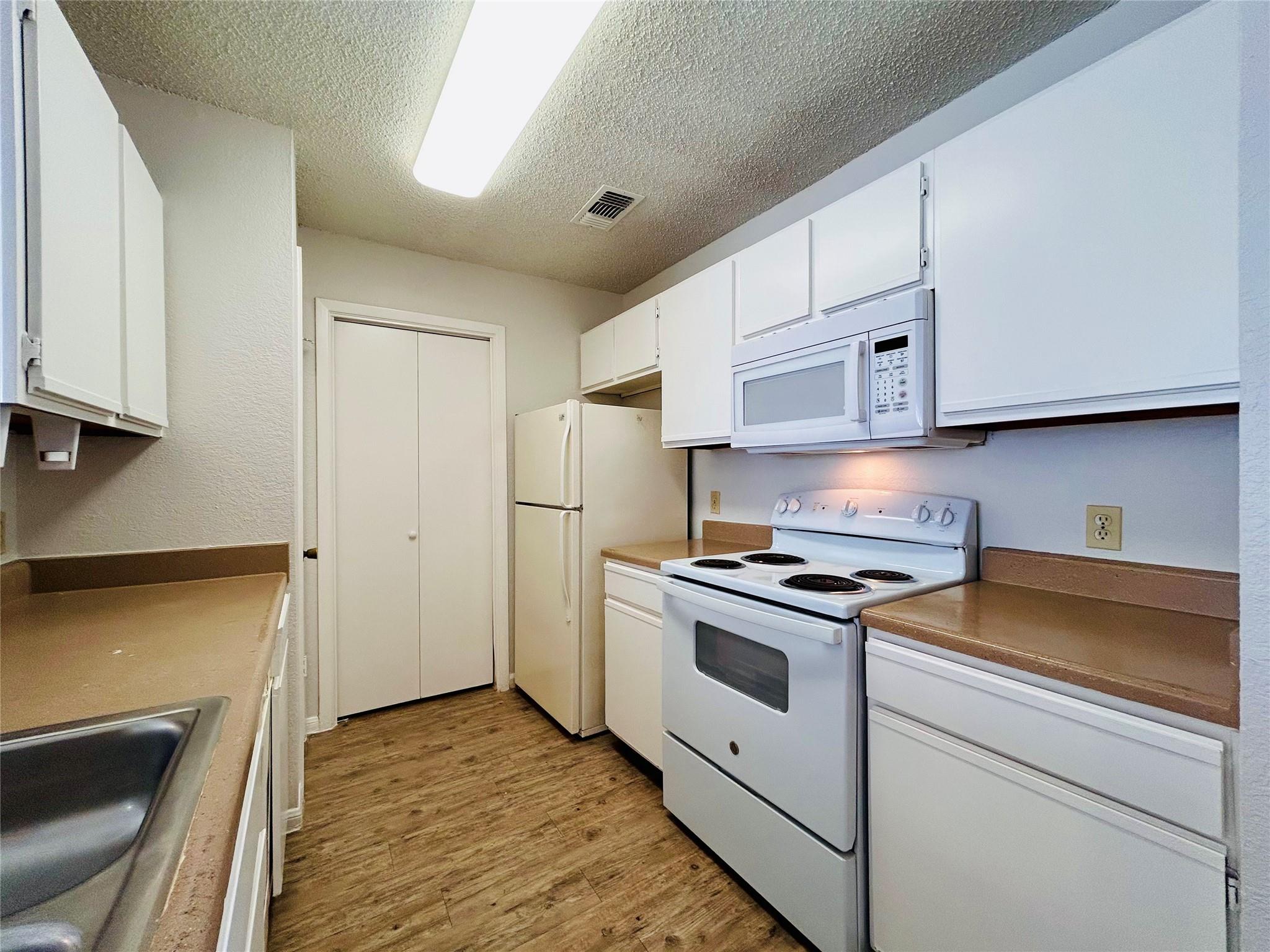 8913 SCHICK Rd # B, Austin, TX 78729