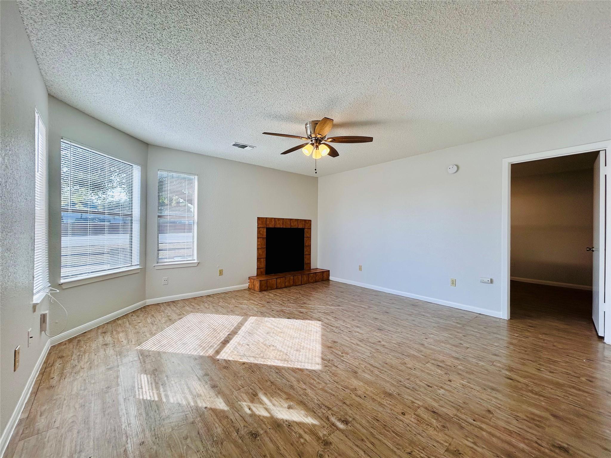 8913 SCHICK Rd # B, Austin, TX 78729