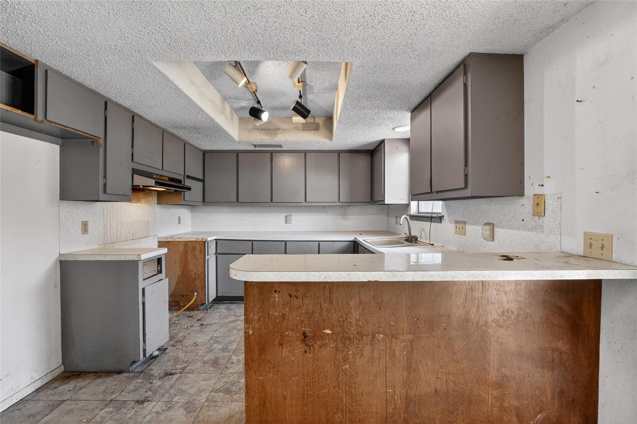 706 Cargill Dr, Spicewood, TX 78669