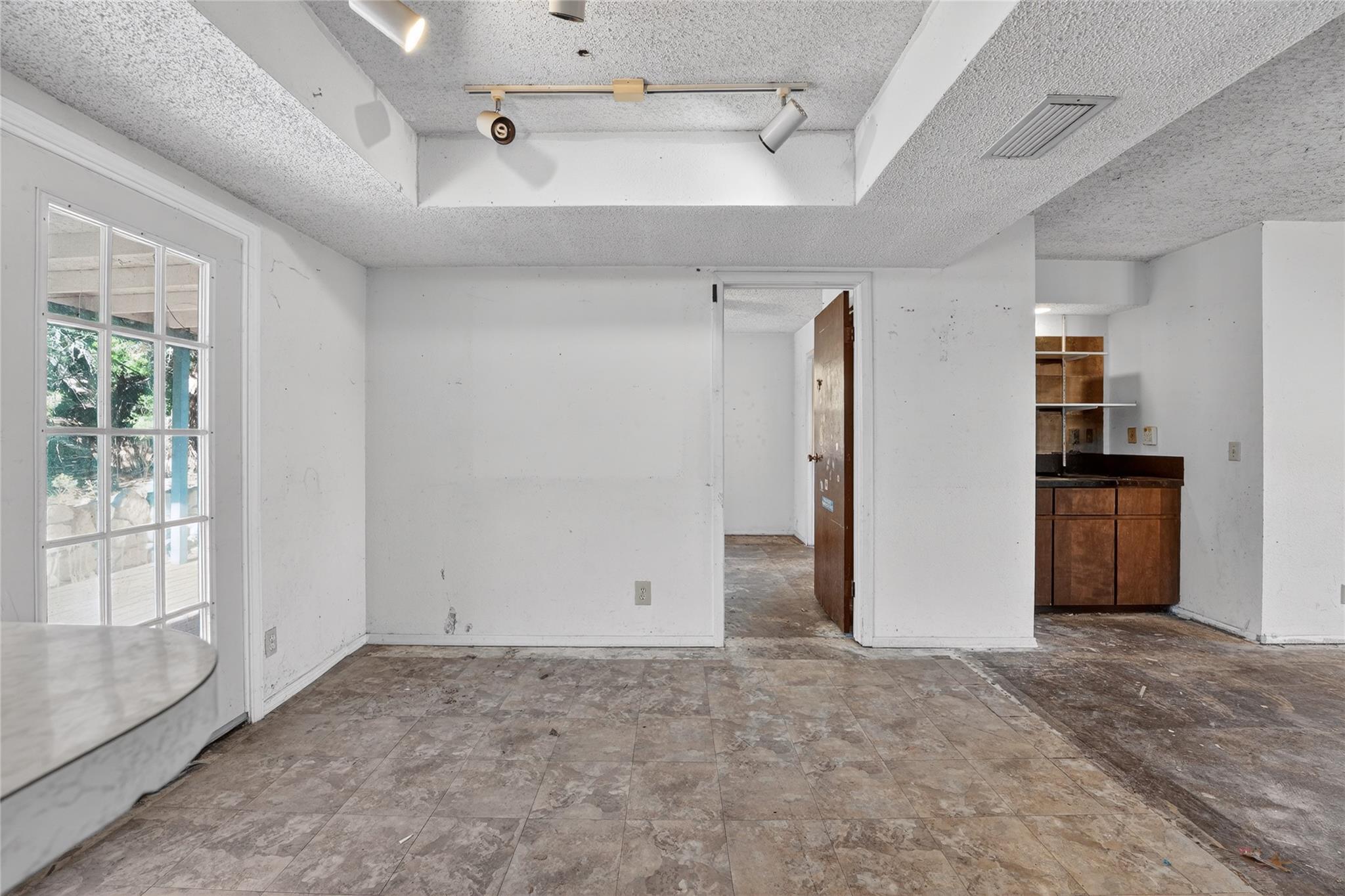 706 Cargill Dr, Spicewood, TX 78669