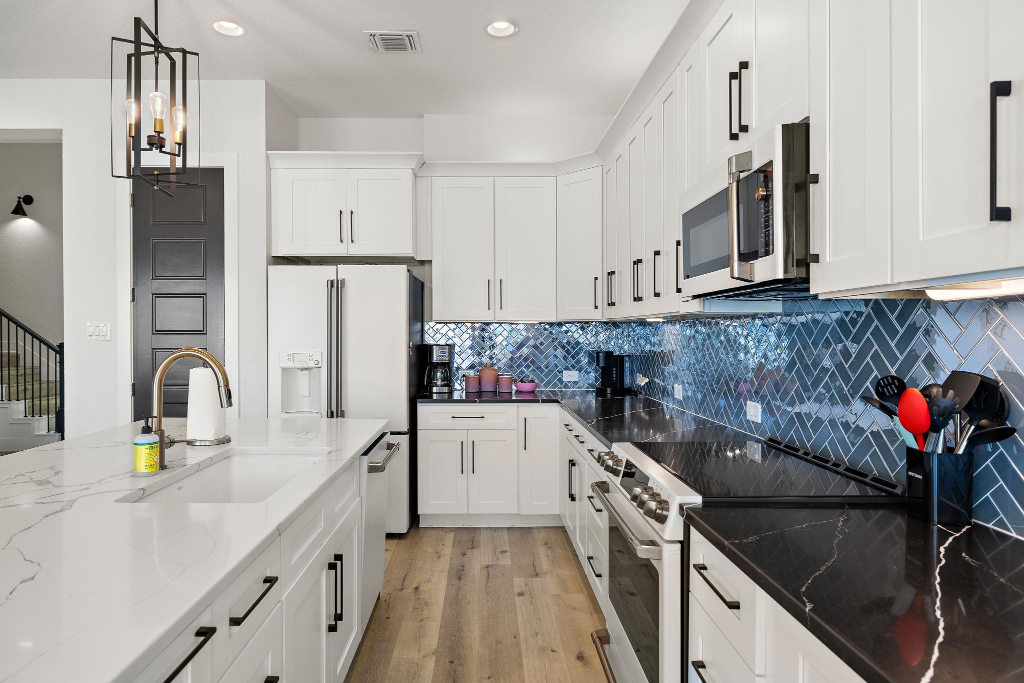 128 Village View Dr, Kingsland, TX 78639