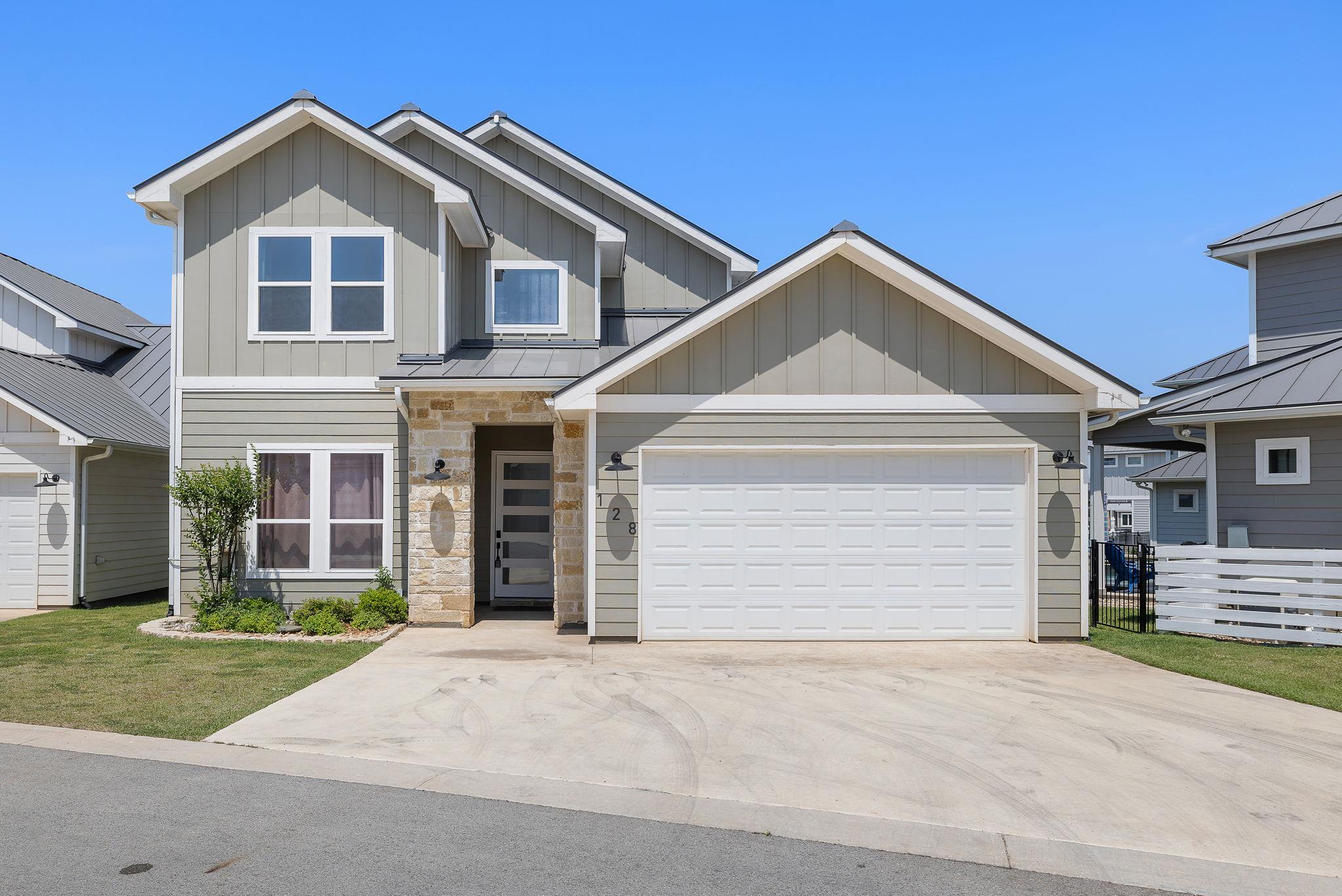 128 Village View Dr, Kingsland, TX 78639