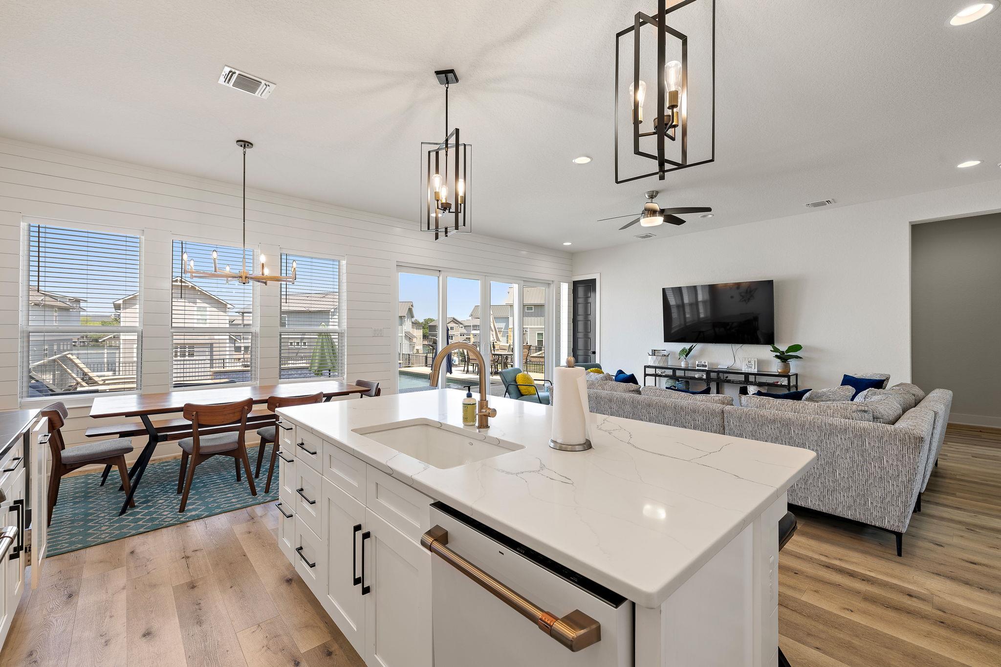 128 Village View Dr, Kingsland, TX 78639