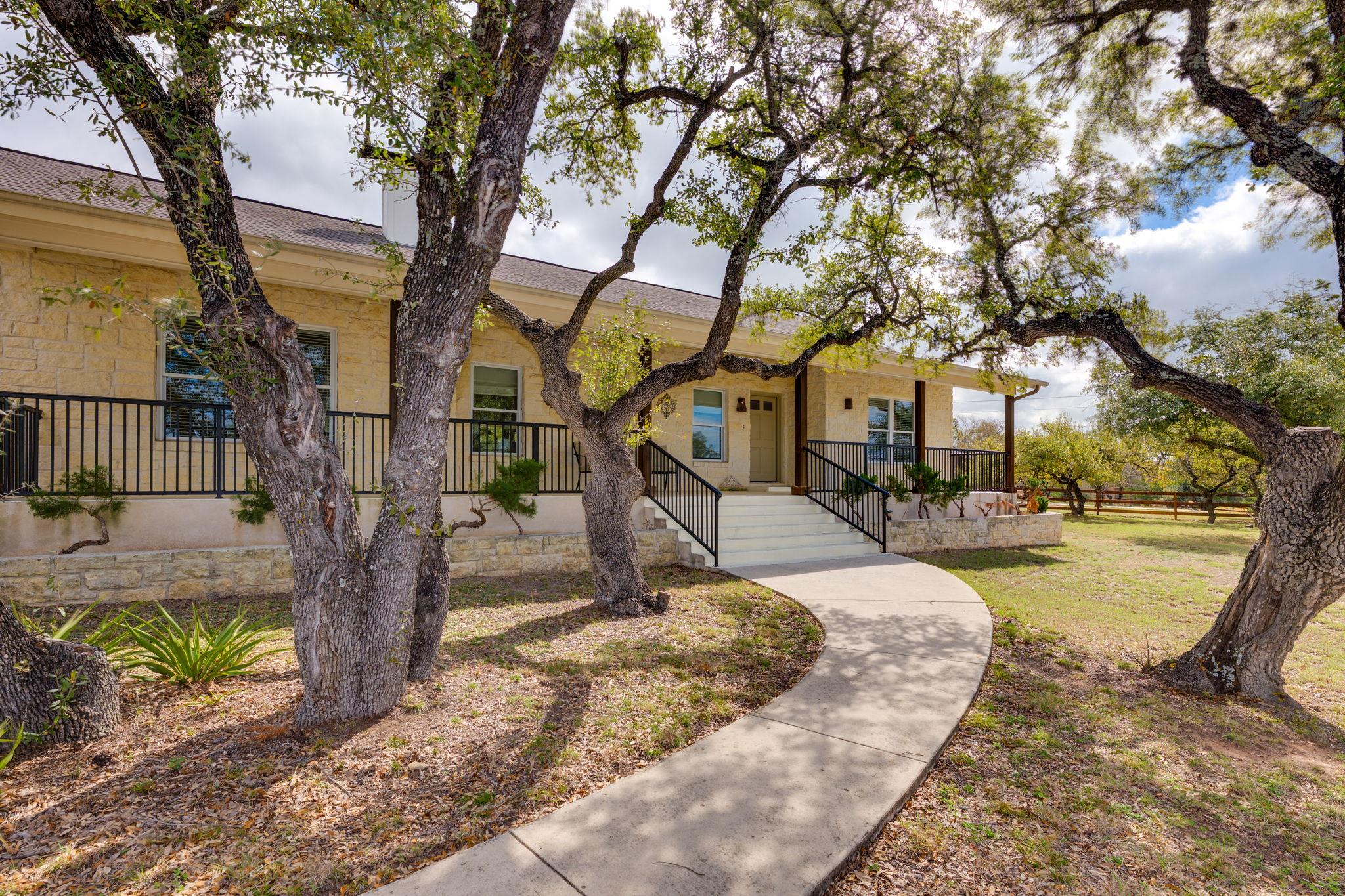 613 Canyon Rim Dr, Dripping Springs, TX 78620