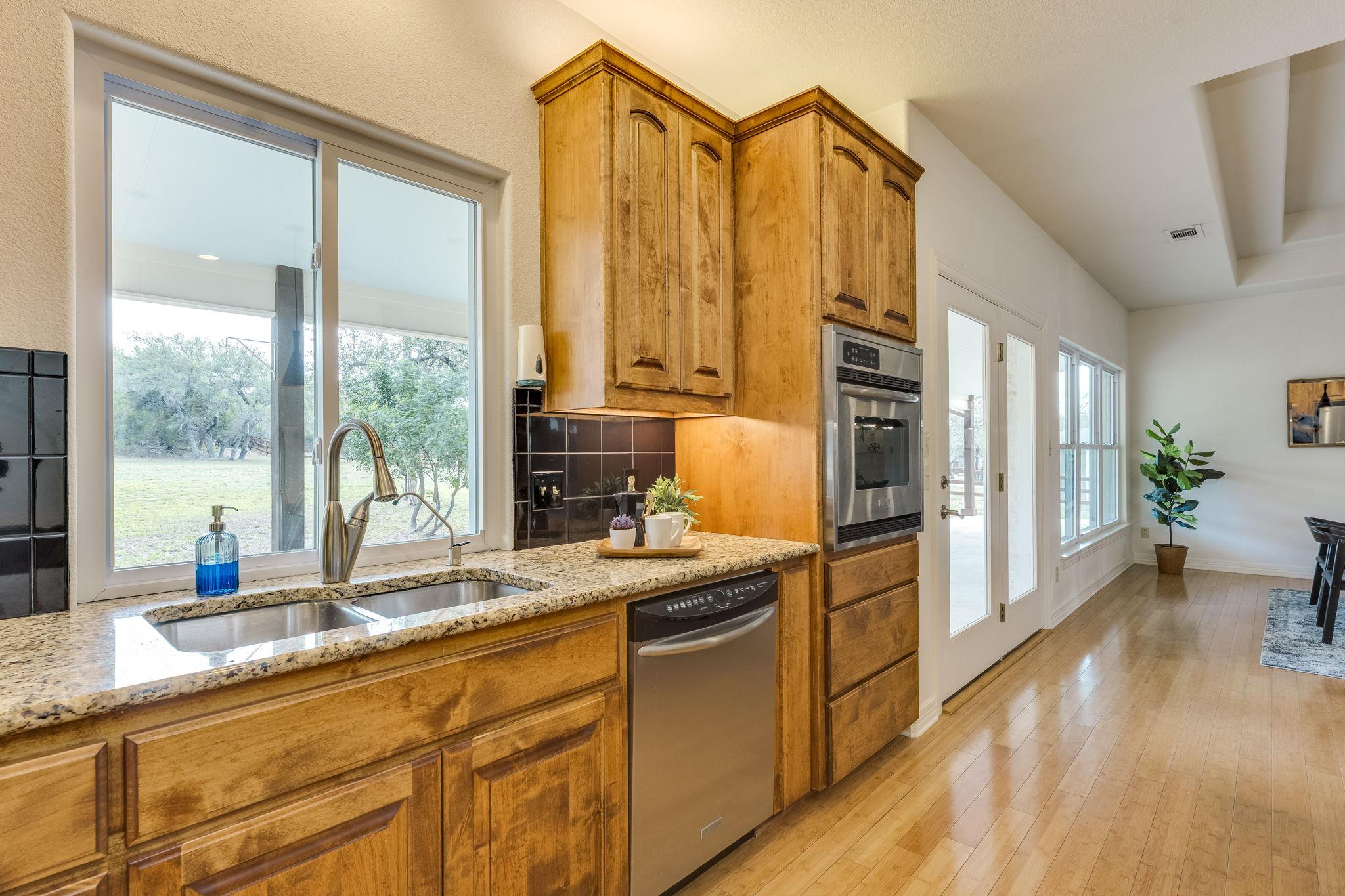 613 Canyon Rim Dr, Dripping Springs, TX 78620