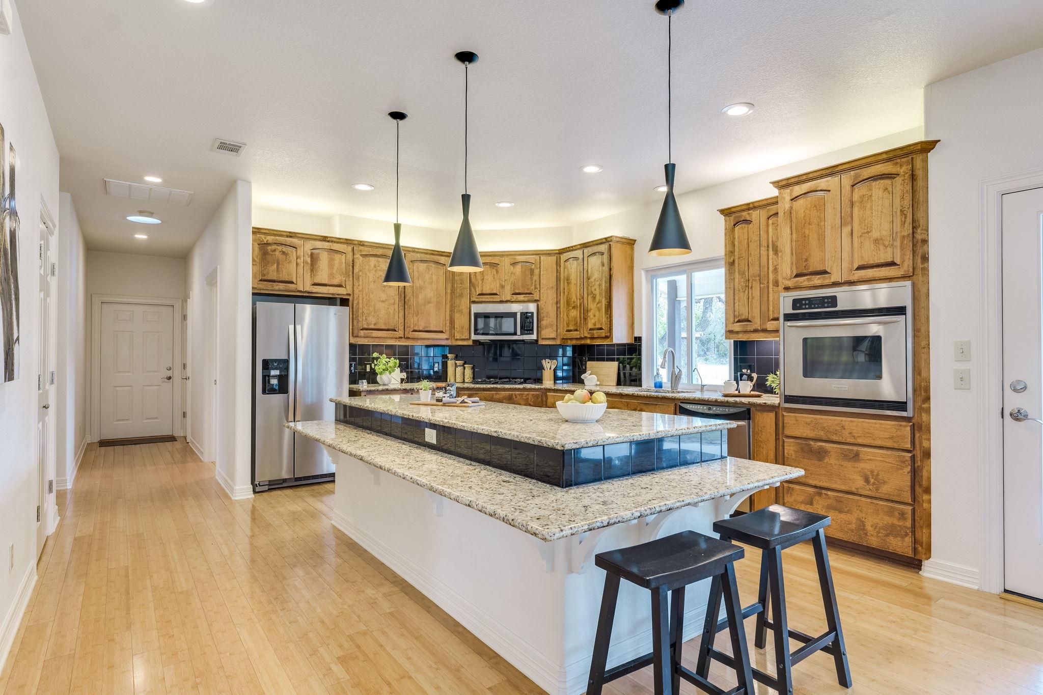 613 Canyon Rim Dr, Dripping Springs, TX 78620