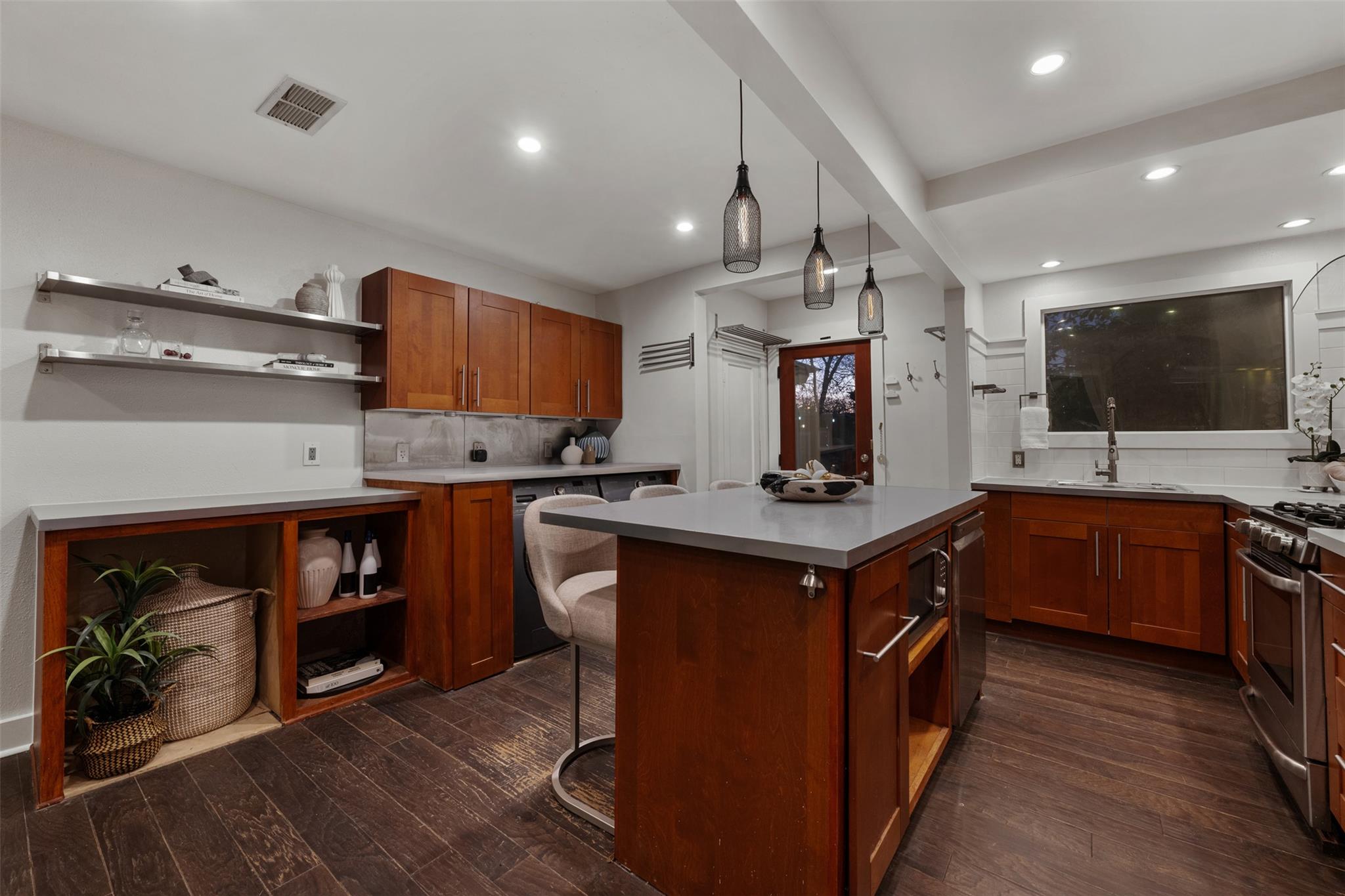 2204 Chestnut Ave, Austin, TX 78722