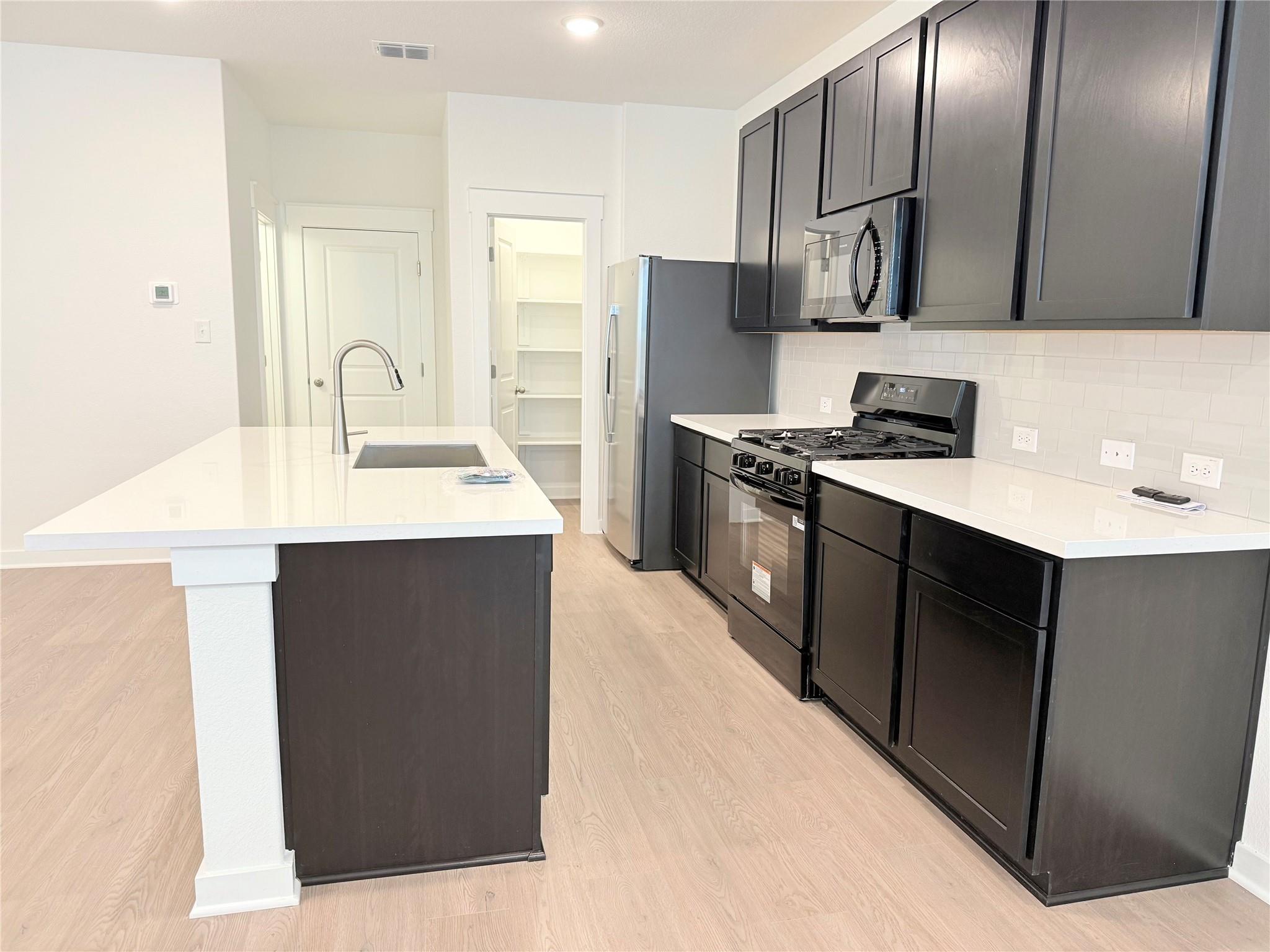 148 Hartson Dr, Taylor, TX 76574