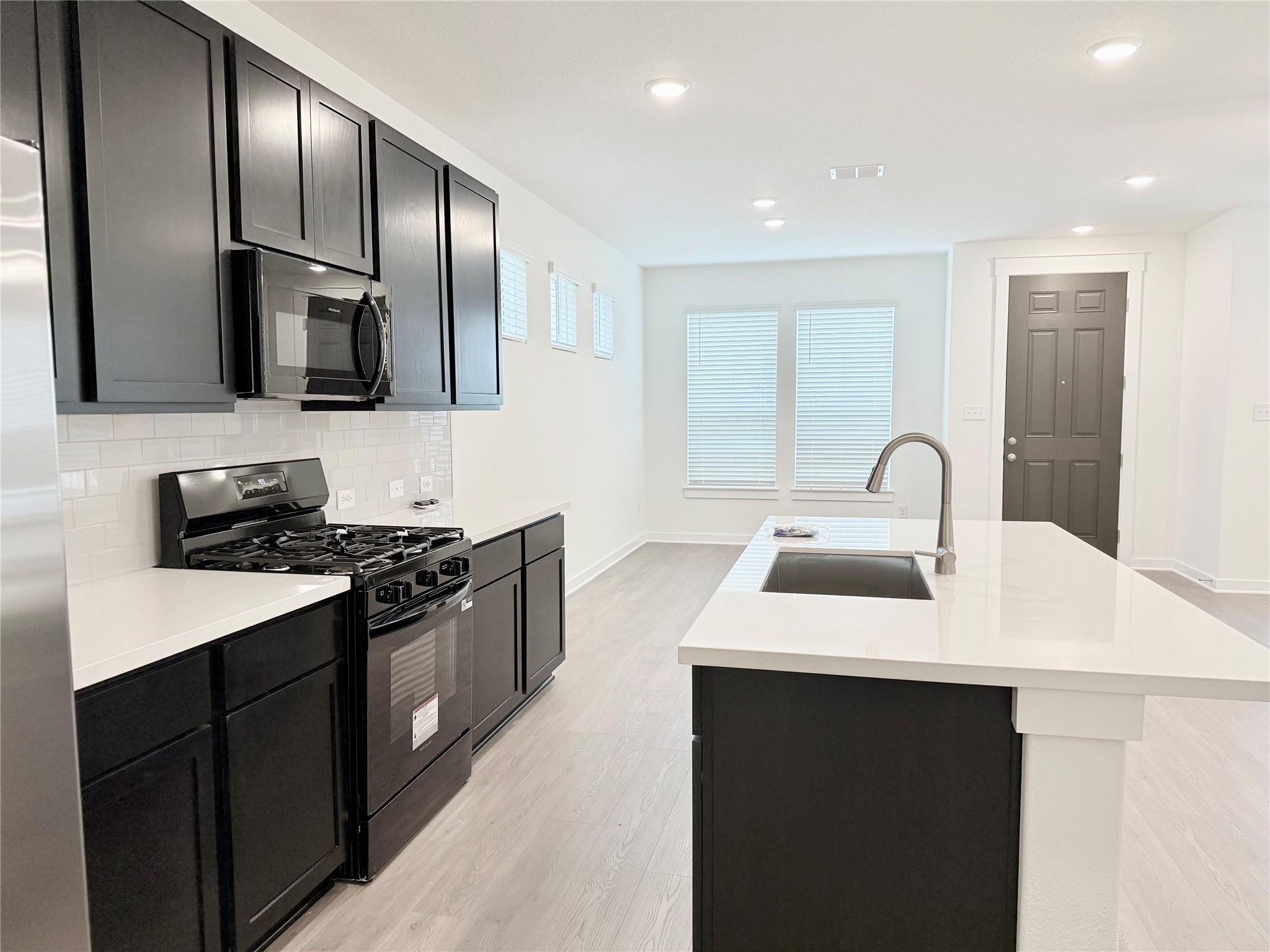 148 Hartson Dr, Taylor, TX 76574