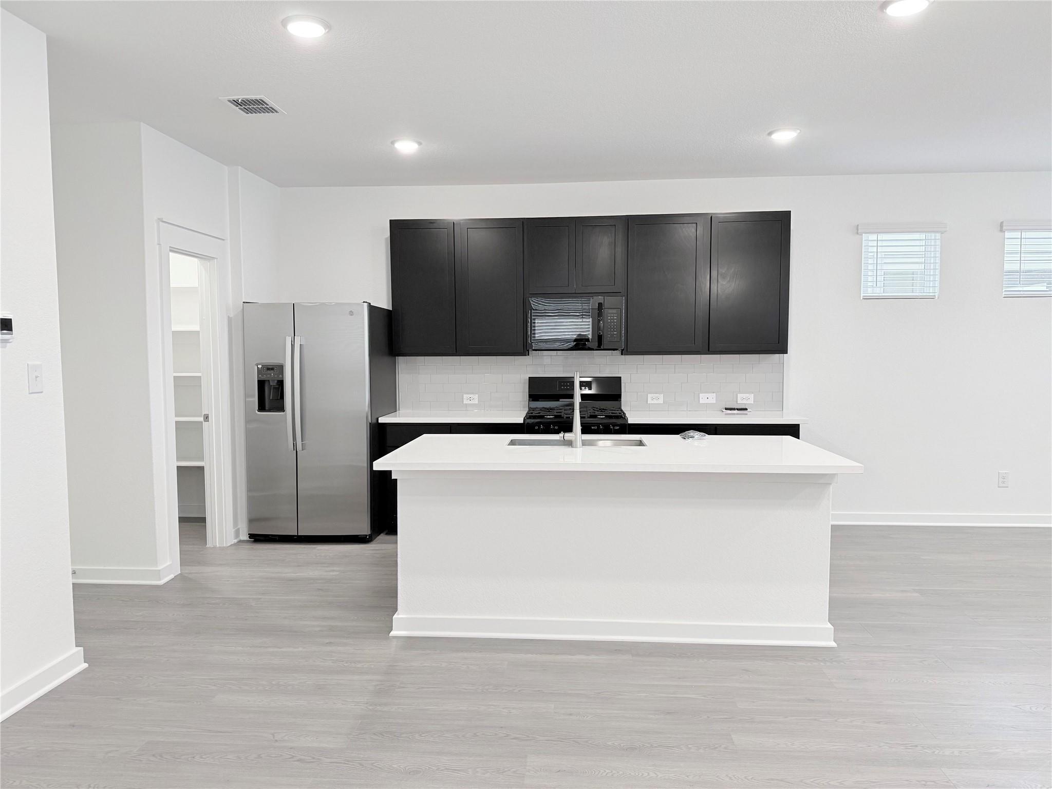 148 Hartson Dr, Taylor, TX 76574