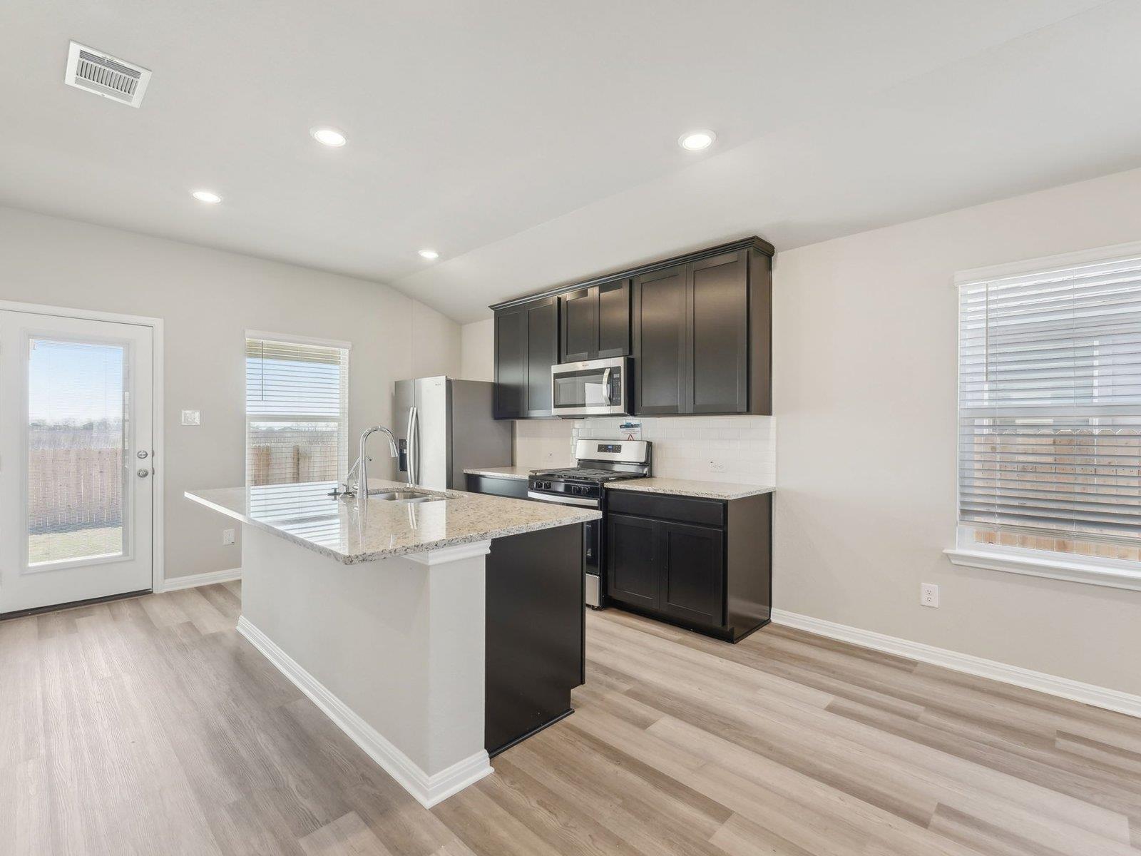 121 Holmby Dr, Hutto, TX 78634