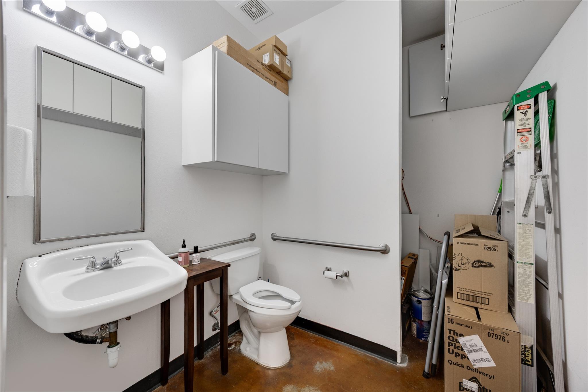 2401 E 6th St # 2017, Austin, TX 78702