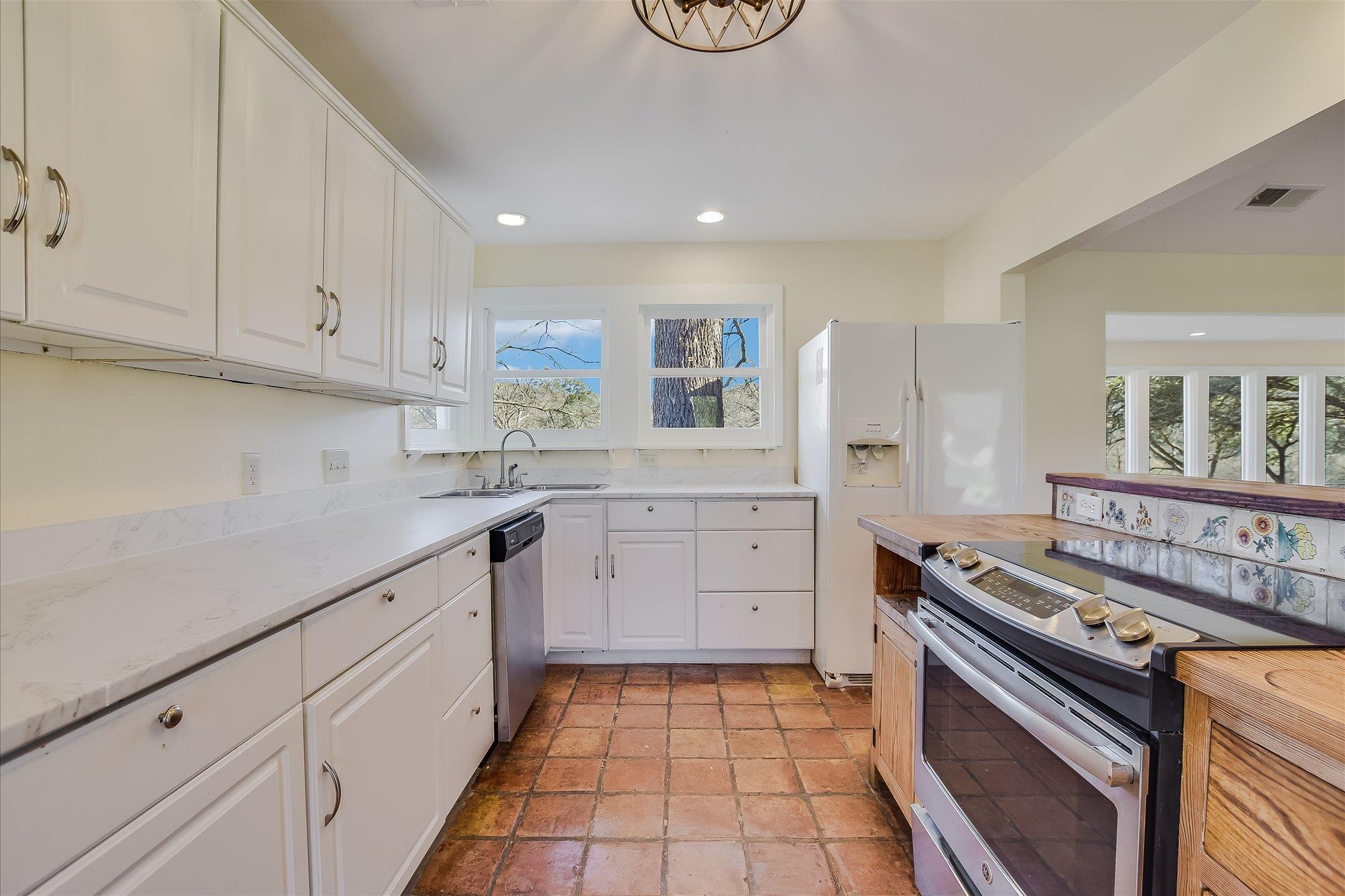 202 Lazy L Ln, Wimberley, TX 78676