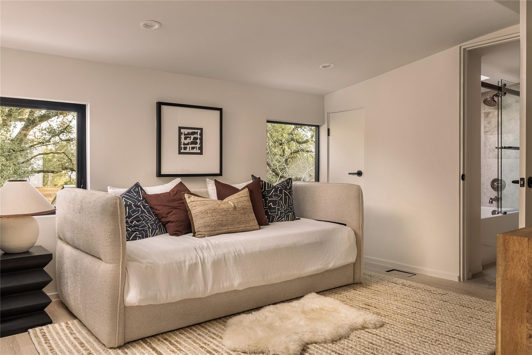 915 Columbus St, Austin, TX 78704