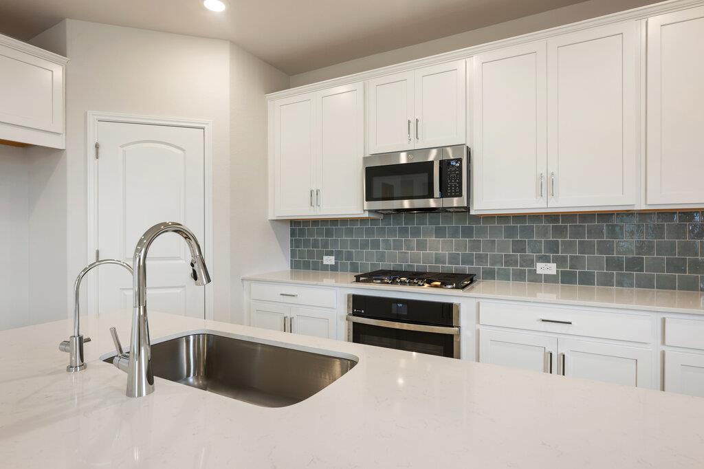 102 Palo Brea Loop, Hutto, TX 78634