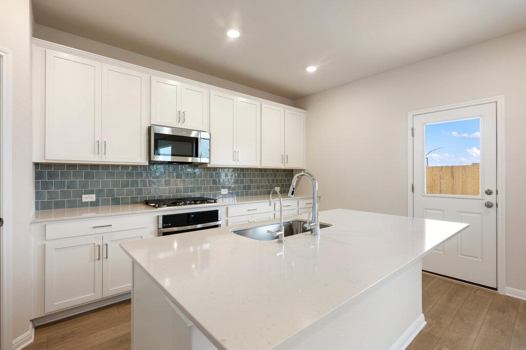 102 Palo Brea Loop, Hutto, TX 78634