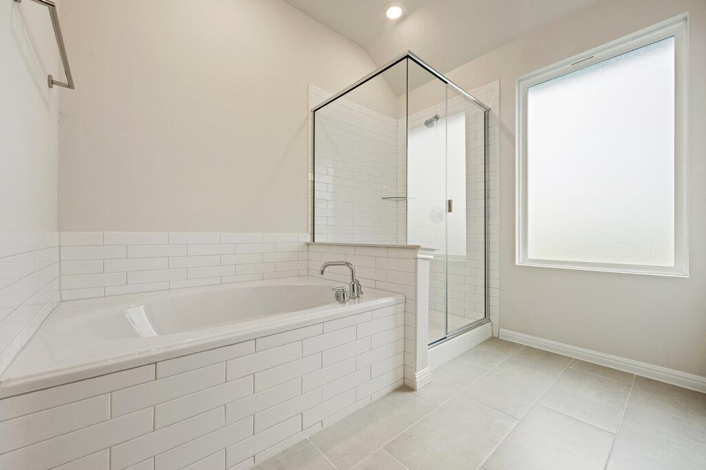 102 Palo Brea Loop, Hutto, TX 78634