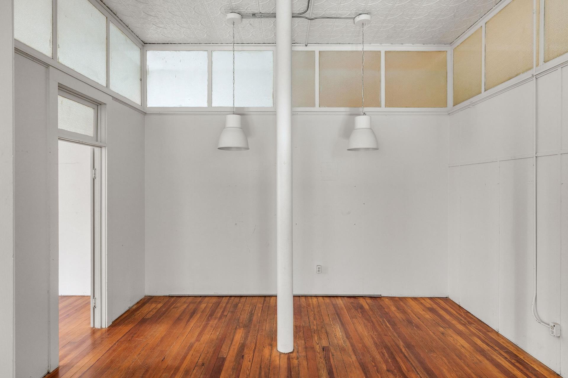 107 N Main St, Lockhart, TX 78644