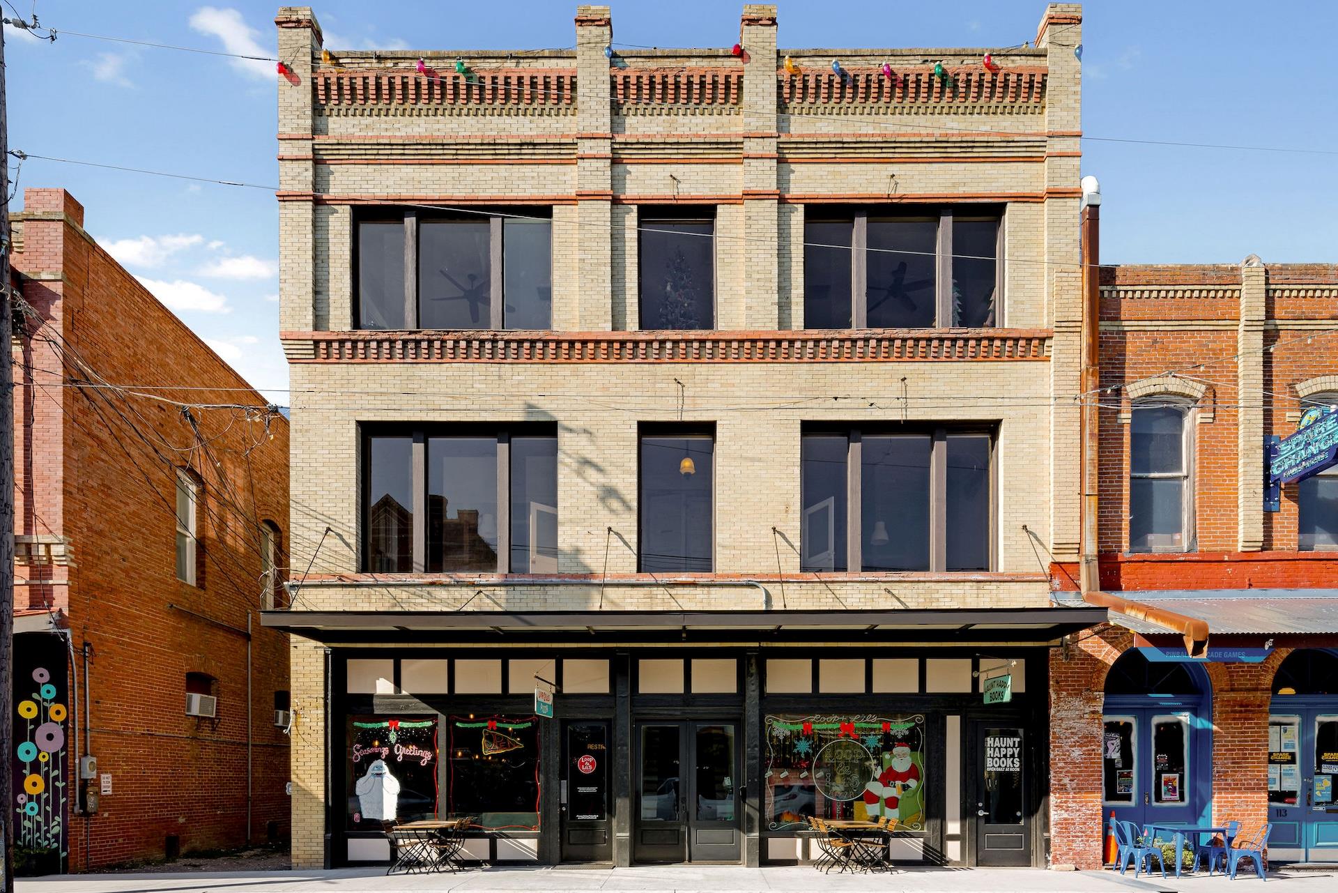 107 N Main St, Lockhart, TX 78644