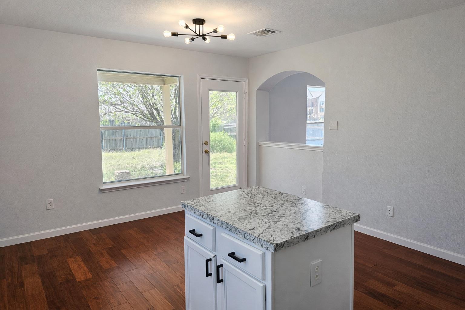 339 Liberty St, Hutto, TX 78634