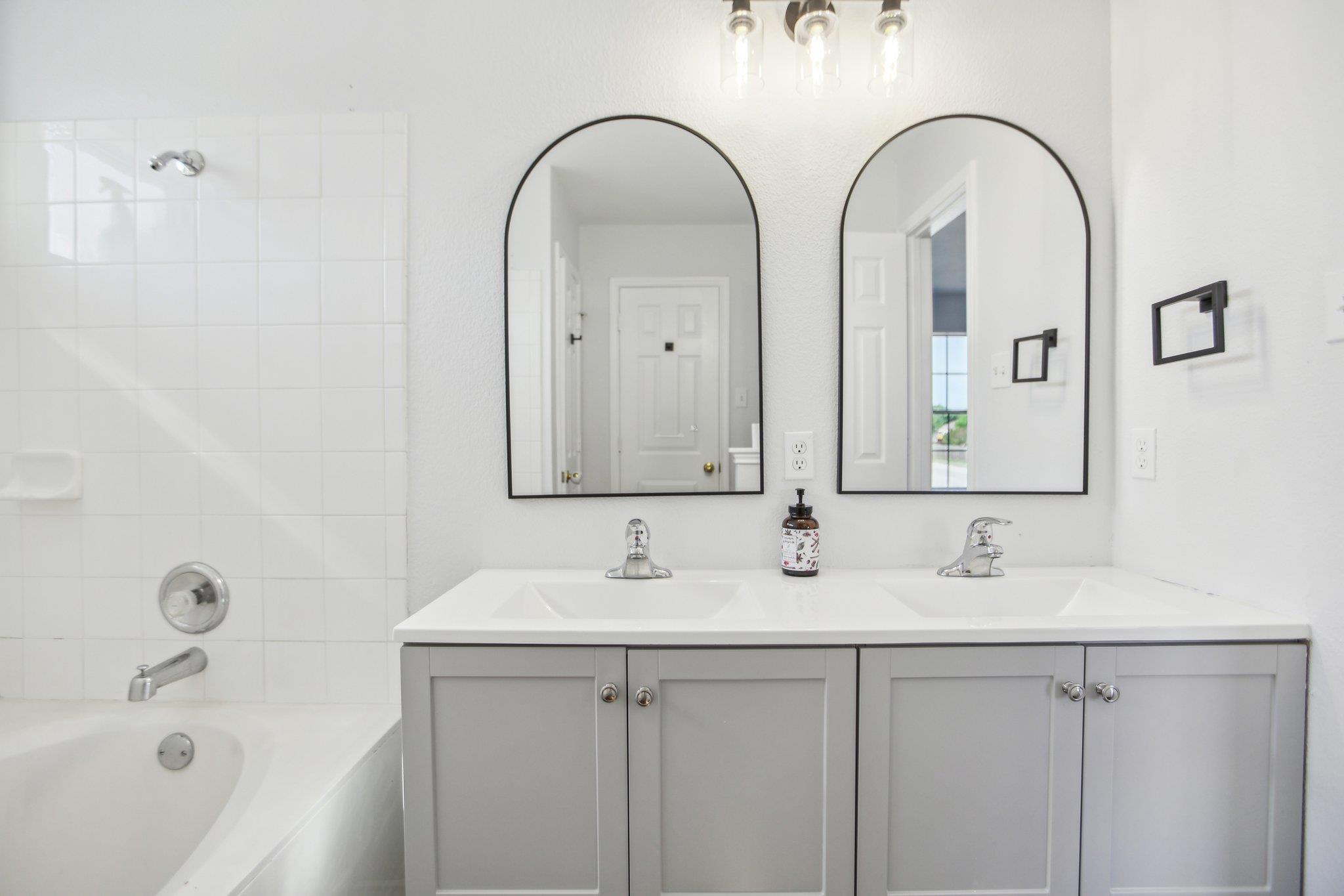 339 Liberty St, Hutto, TX 78634