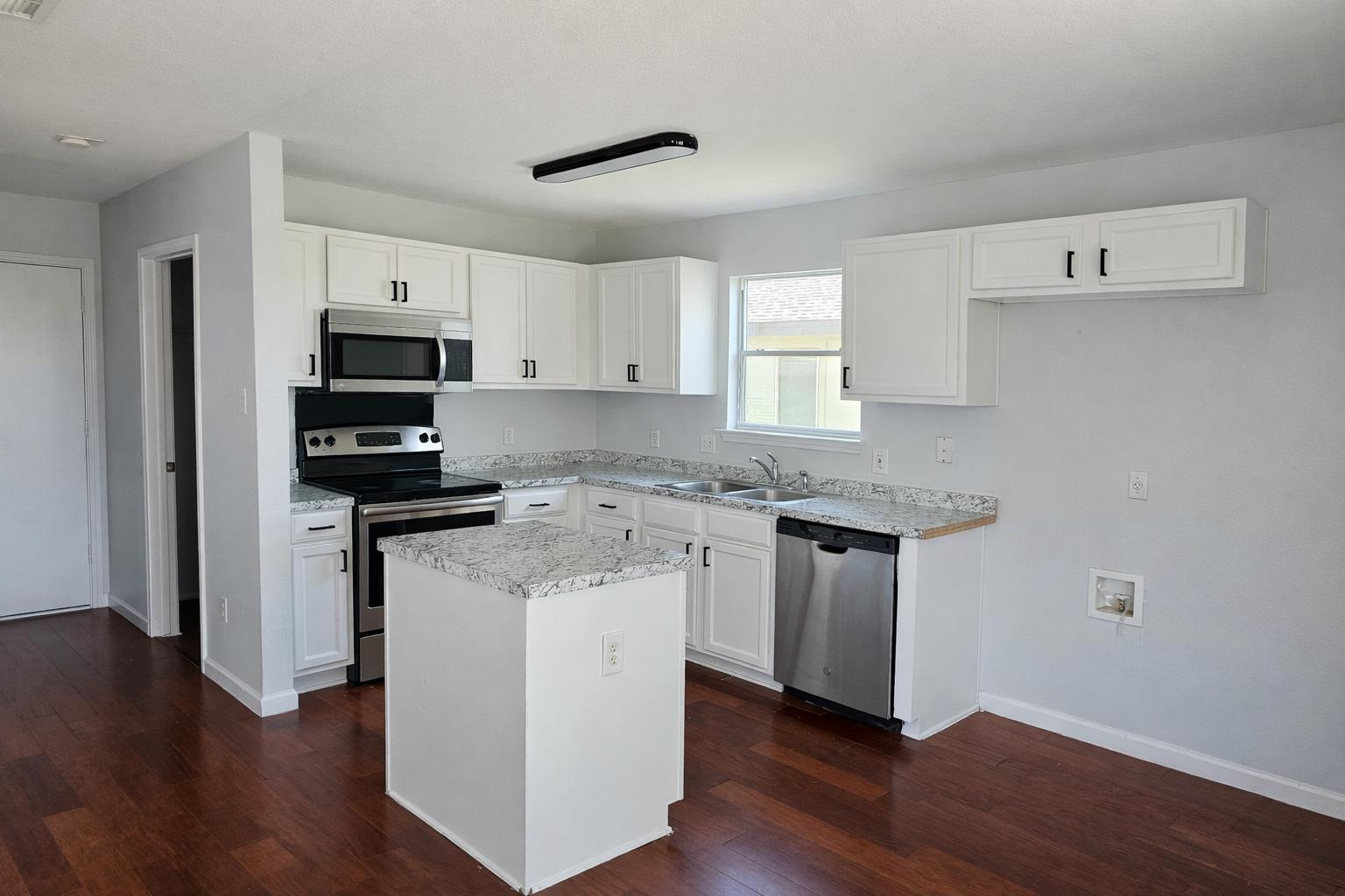 339 Liberty St, Hutto, TX 78634