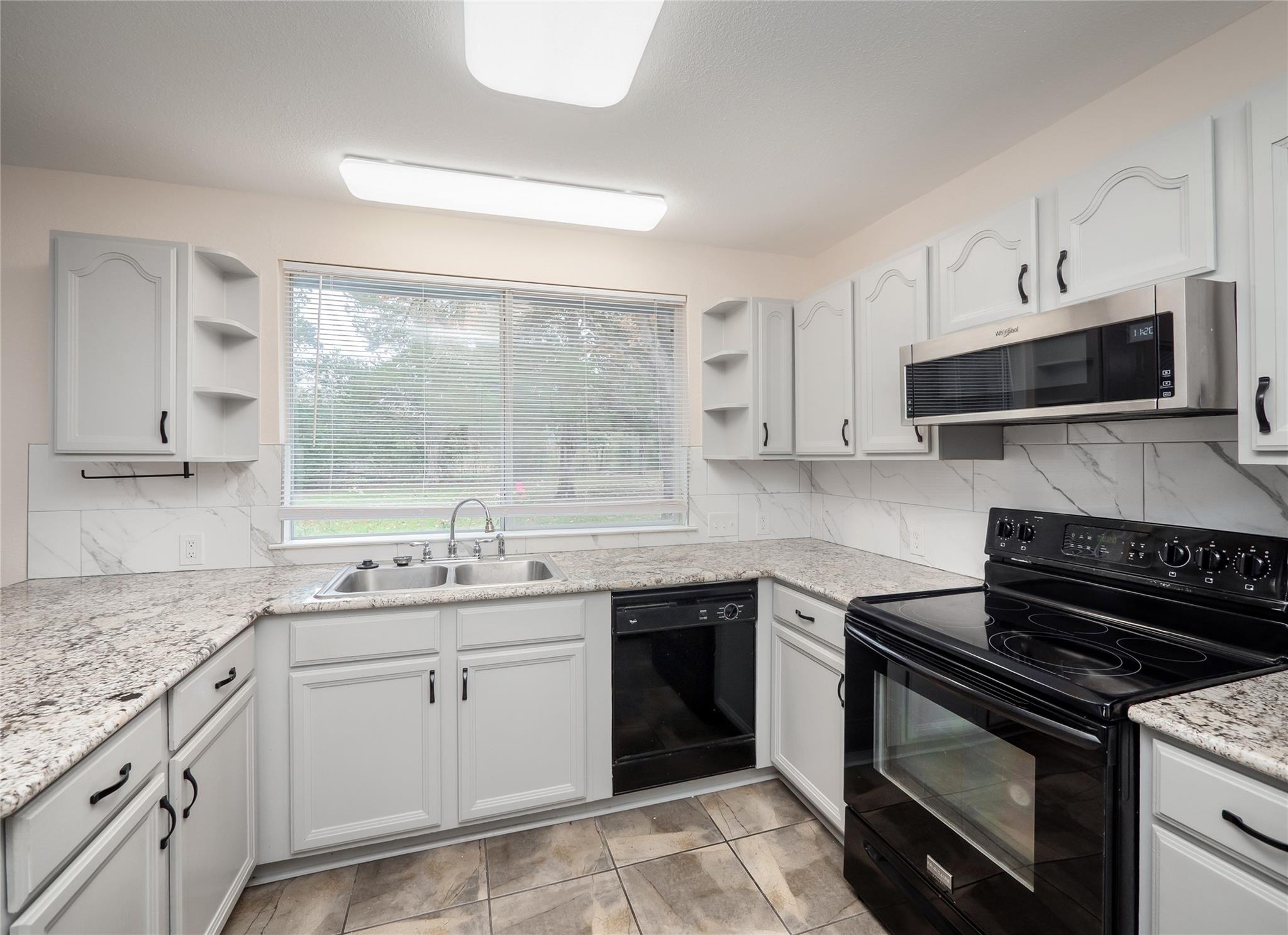 137 Blanket Flower Dr, Bastrop, TX 78602