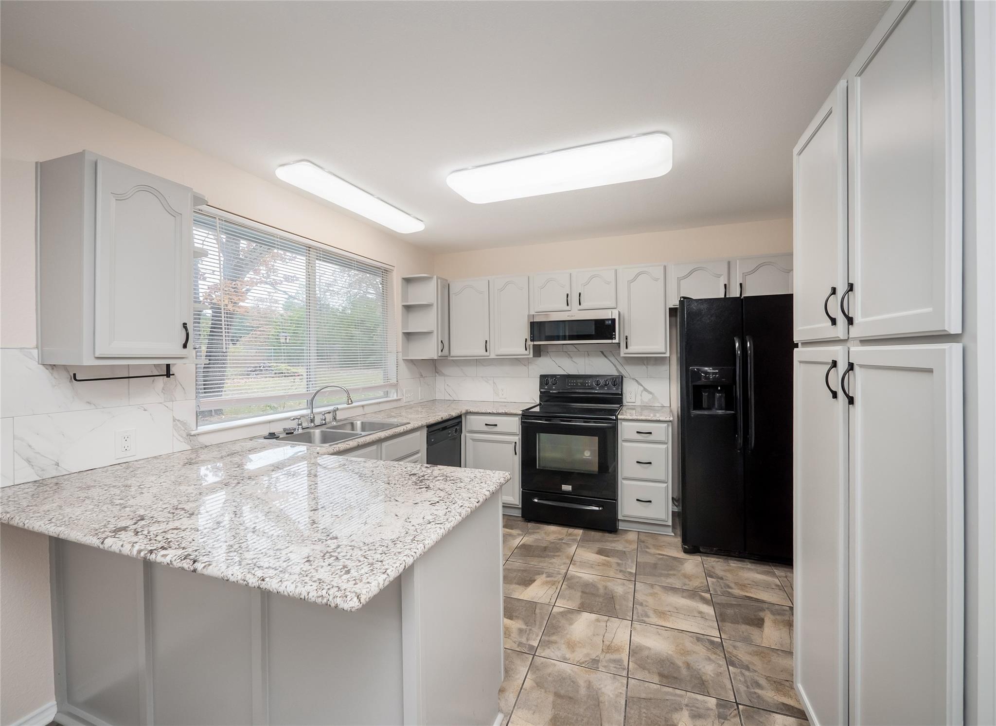 137 Blanket Flower Dr, Bastrop, TX 78602