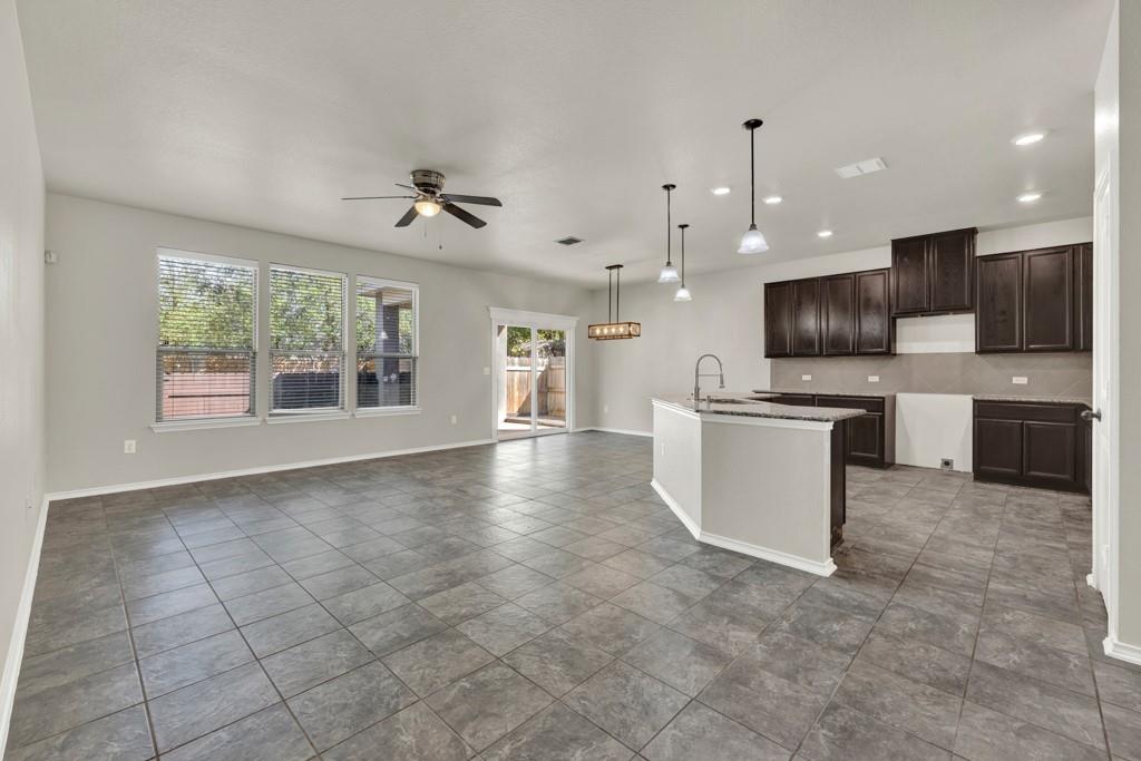 310 Sageleaf Willow Dr, San Marcos, TX 78666