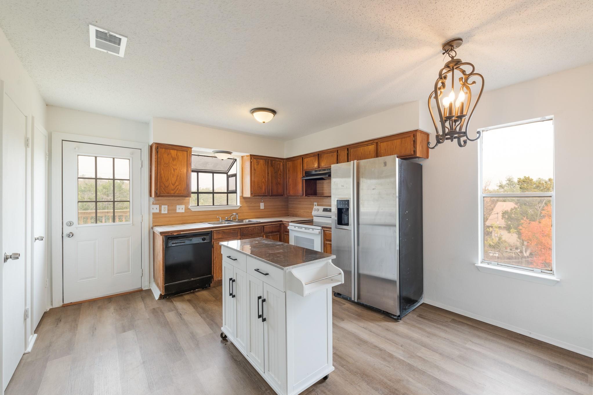 6910 Rifle Bnd # B, Austin, TX 78736