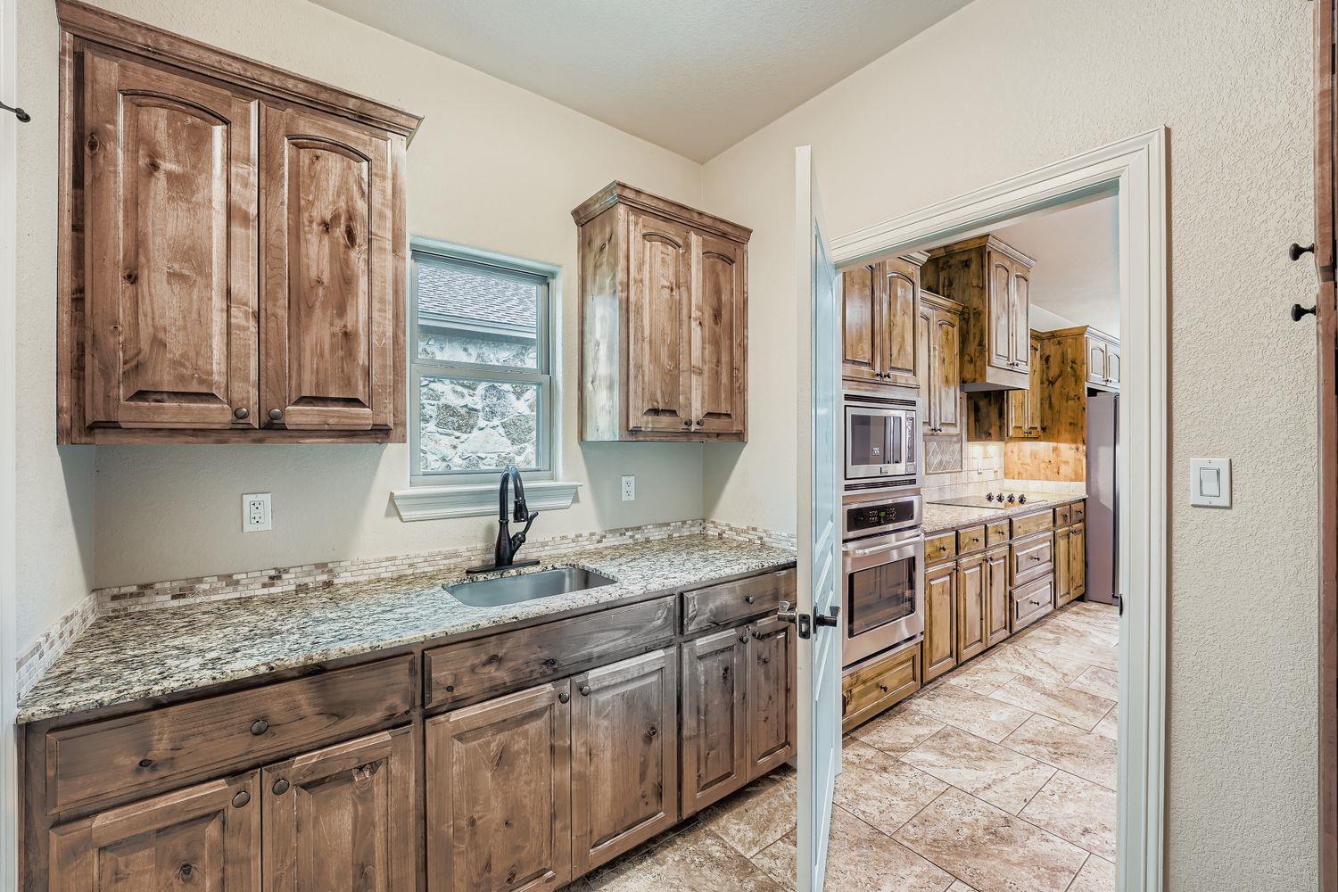 213 Western Sky Trl, Jarrell, TX 76537