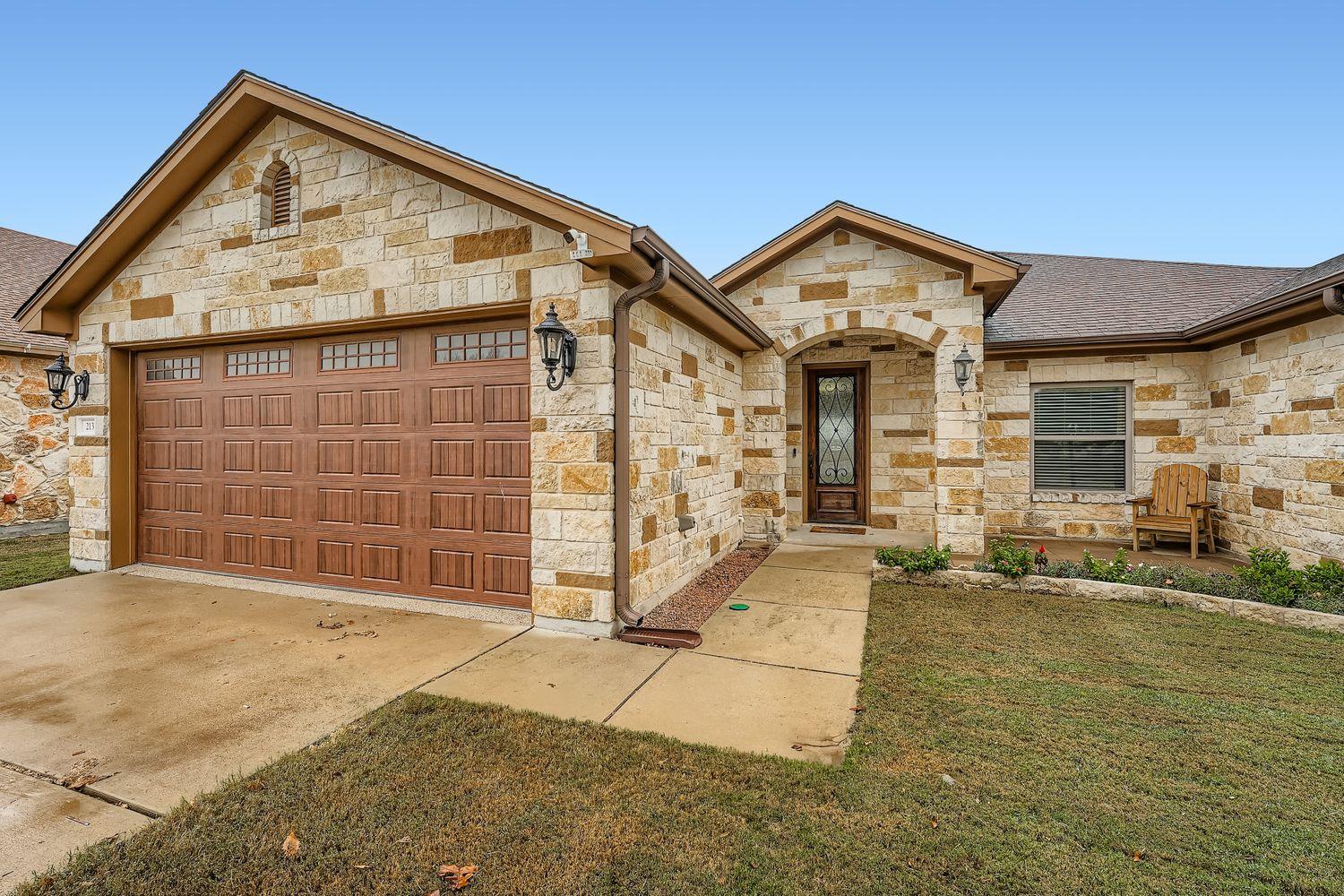 213 Western Sky Trl, Jarrell, TX 76537