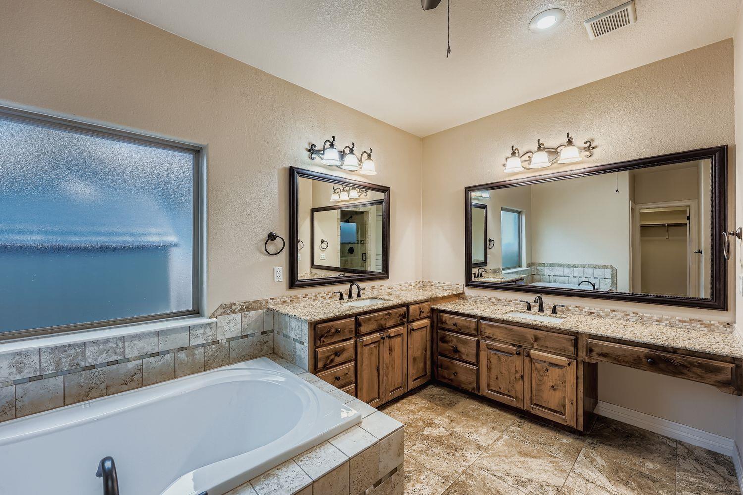 213 Western Sky Trl, Jarrell, TX 76537