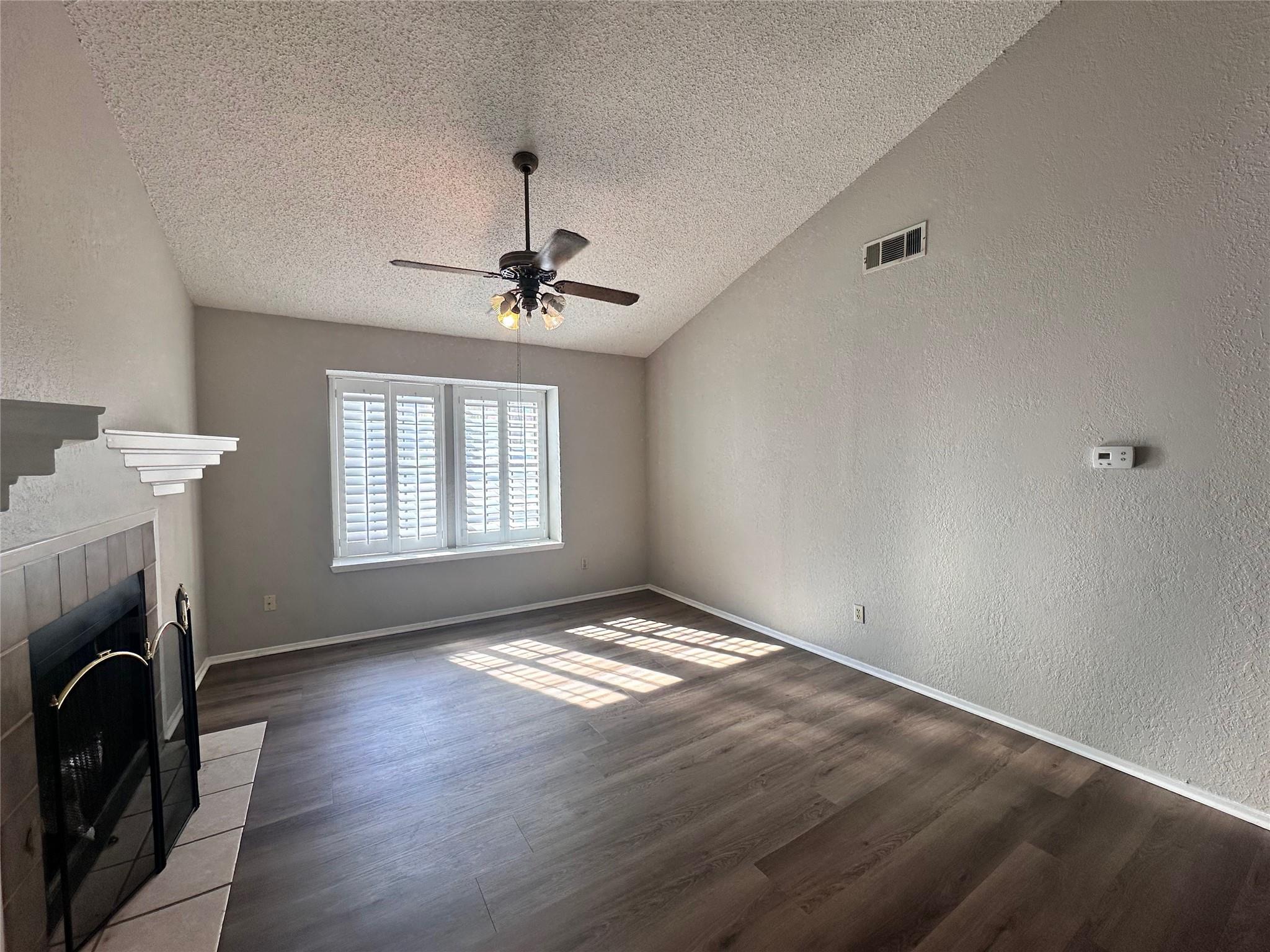 1411 Gracy Farms Ln # 102, Austin, TX 78758