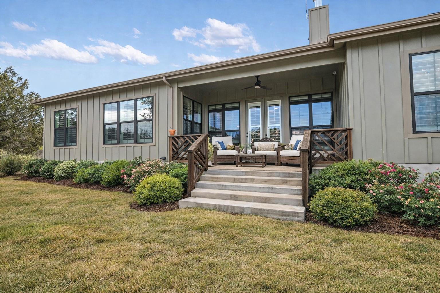 935 Wesley Ridge Dr, Spicewood, TX 78669